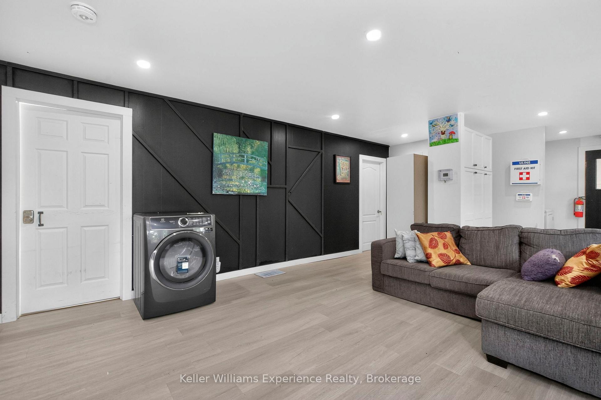 Photo 26 of 9782 Beachwood Drive, Collingwood — HOMEH