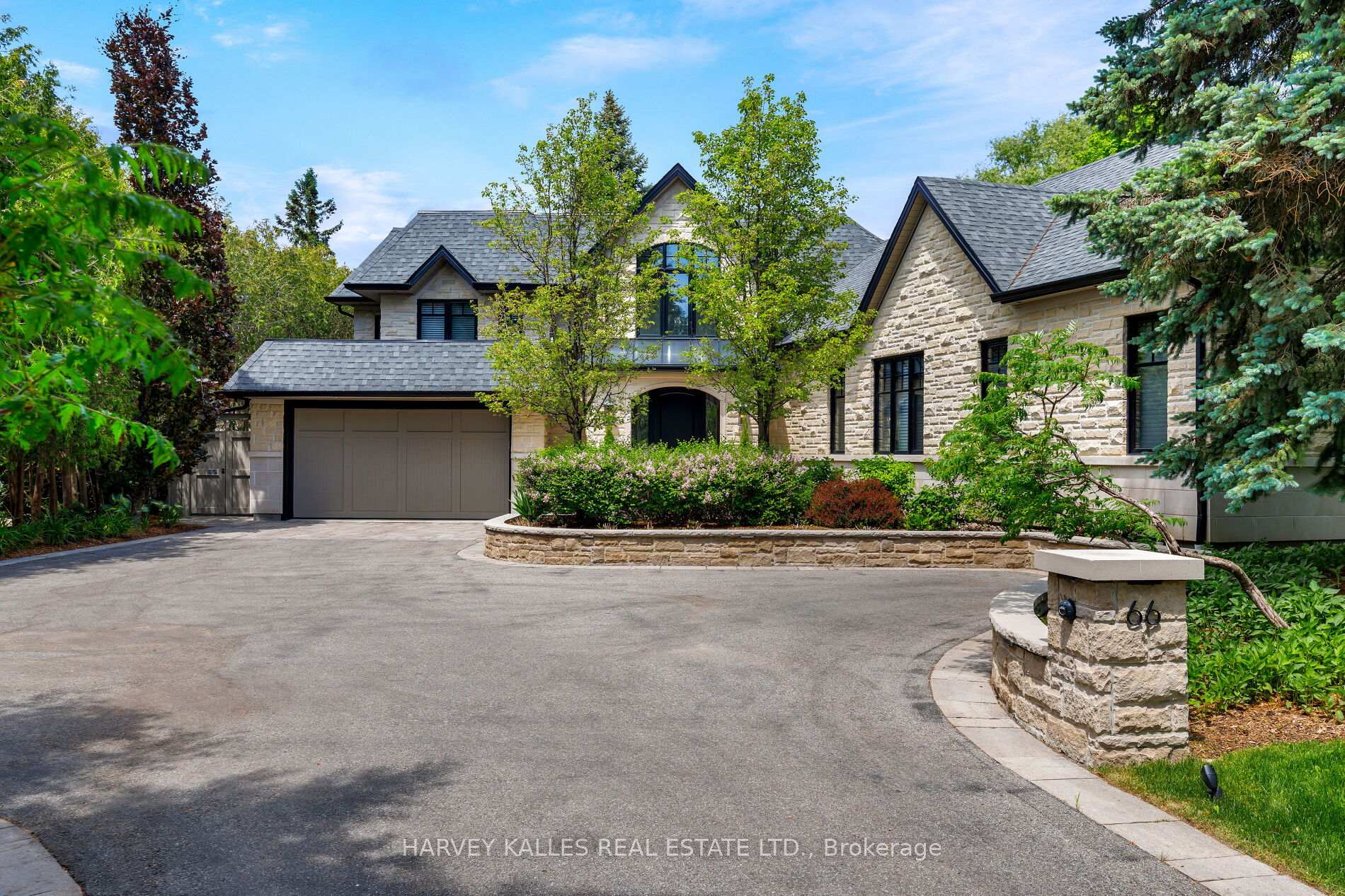 Photo 3 of 66 Thorncrest Road, Etobicoke, Princess-Rosethorn — HOMEH