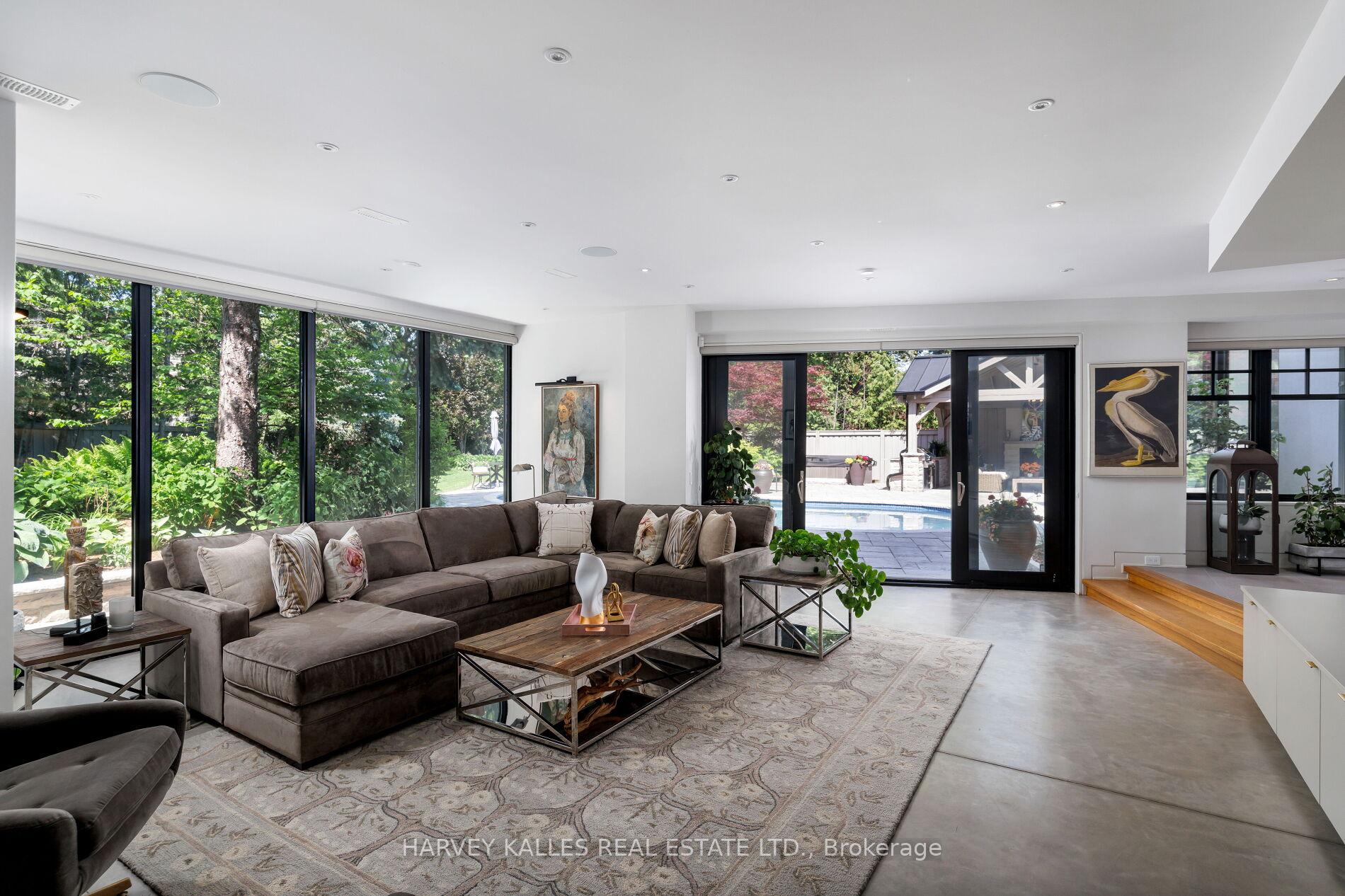 Photo 23 of 66 Thorncrest Road, Etobicoke, Princess-Rosethorn — HOMEH