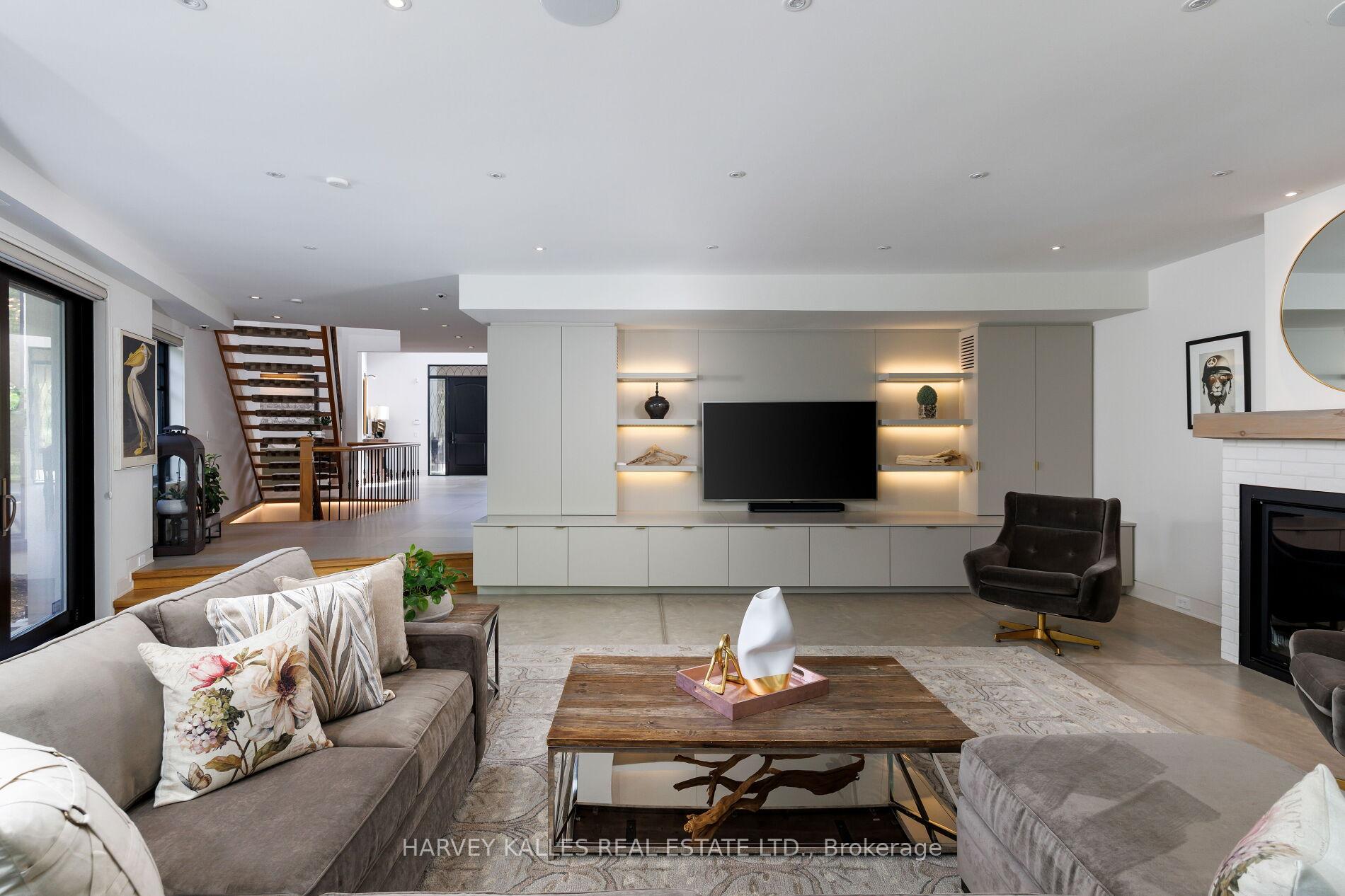 Photo 25 of 66 Thorncrest Road, Etobicoke, Princess-Rosethorn — HOMEH