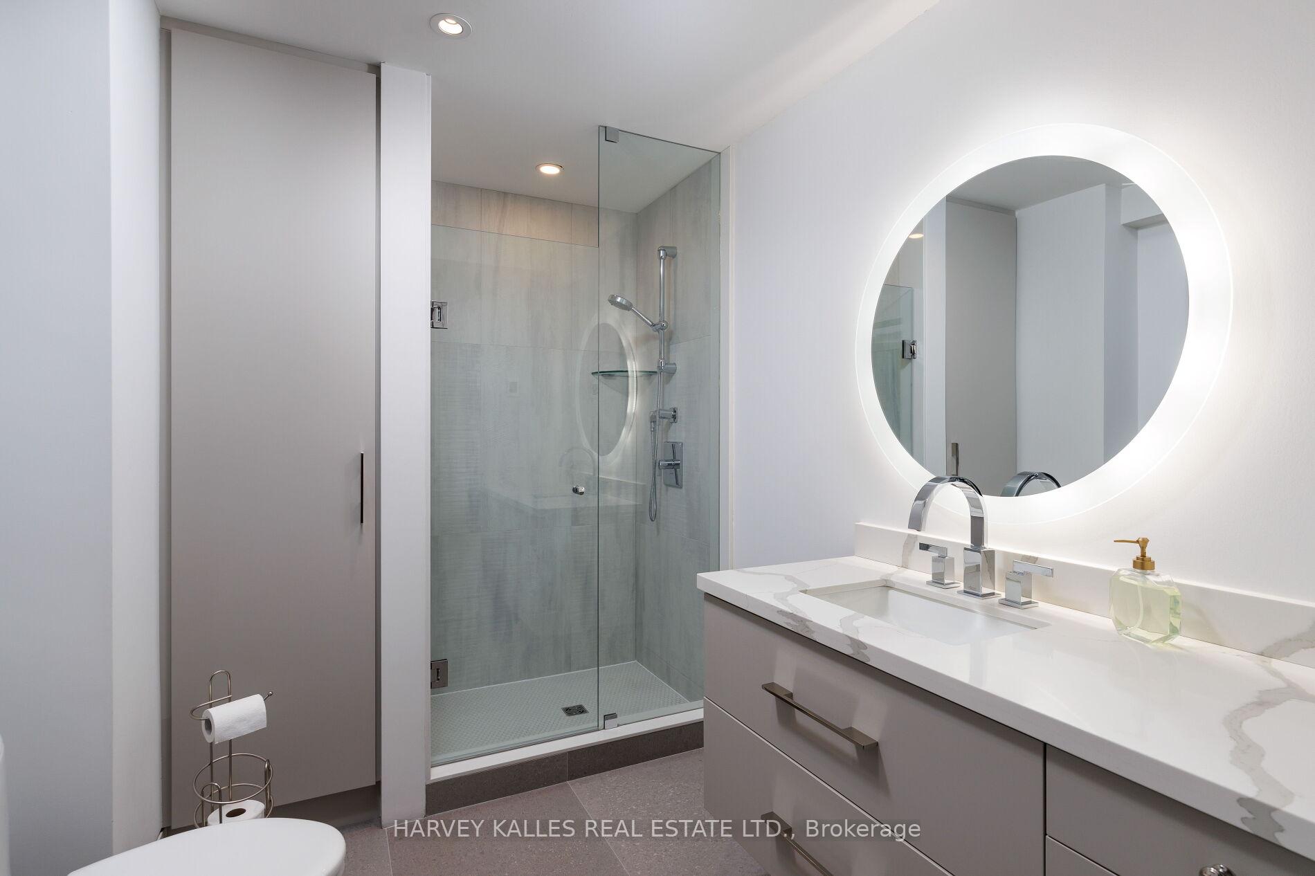 Photo 26 of 66 Thorncrest Road, Etobicoke, Princess-Rosethorn — HOMEH