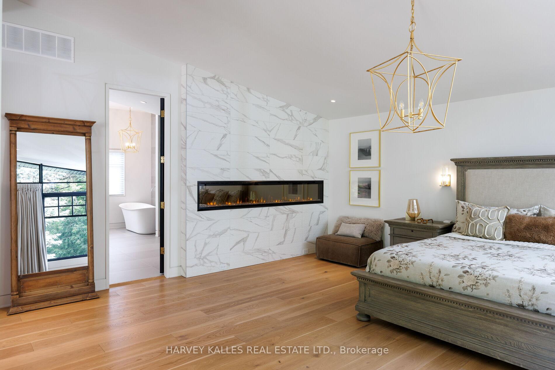 Photo 33 of 66 Thorncrest Road, Etobicoke, Princess-Rosethorn — HOMEH