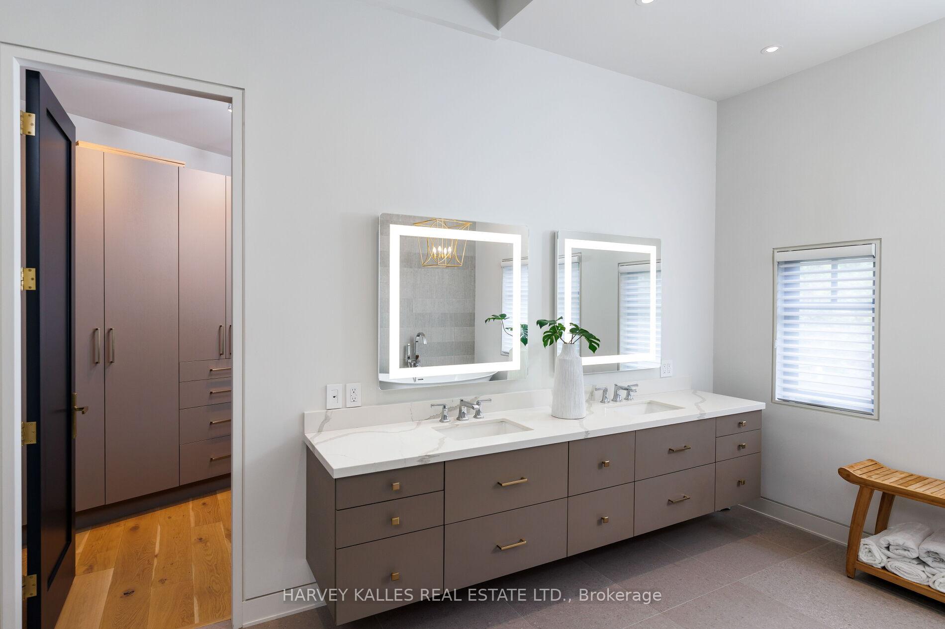 Photo 35 of 66 Thorncrest Road, Etobicoke, Princess-Rosethorn — HOMEH