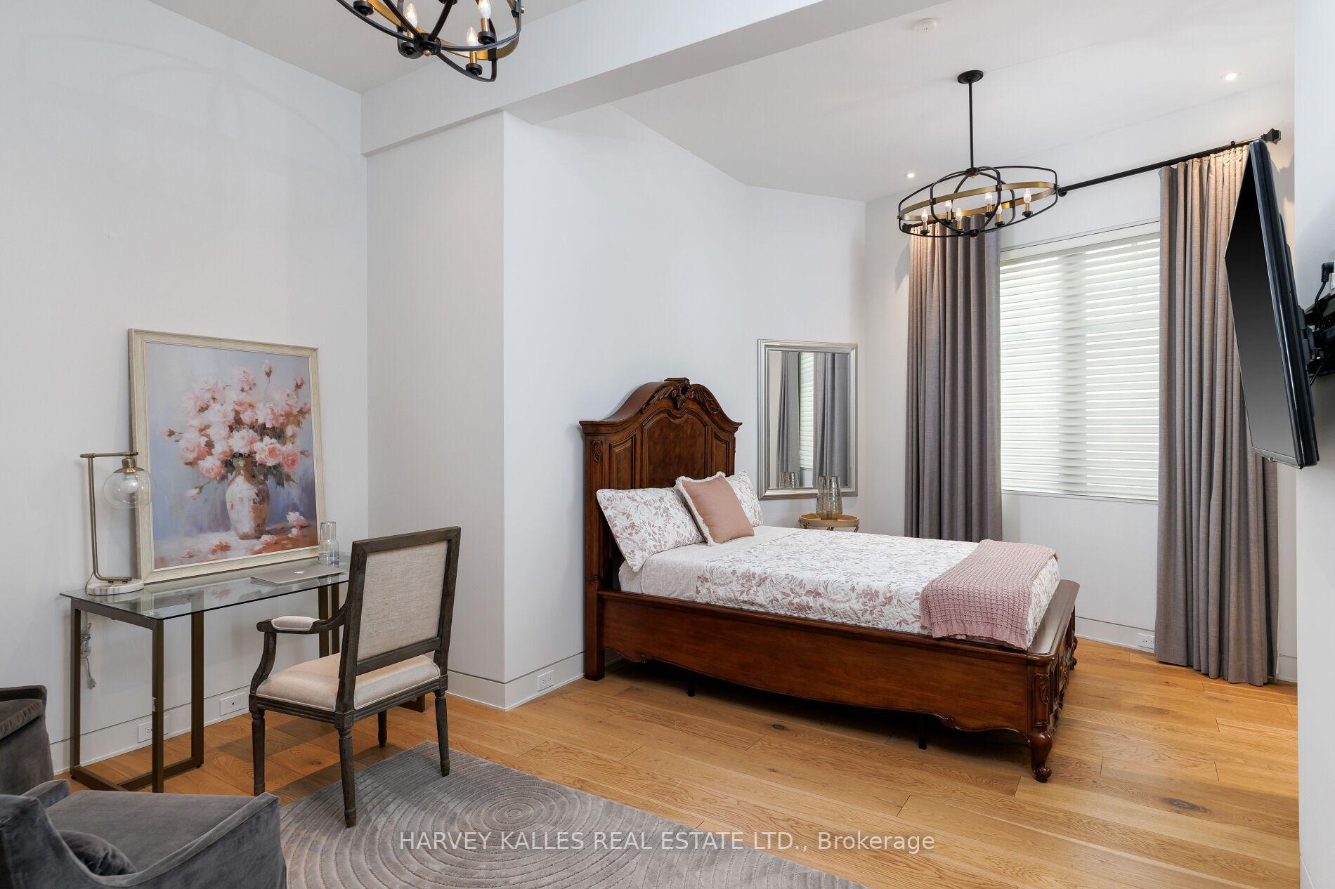 Photo 37 of 66 Thorncrest Road, Etobicoke, Princess-Rosethorn — HOMEH