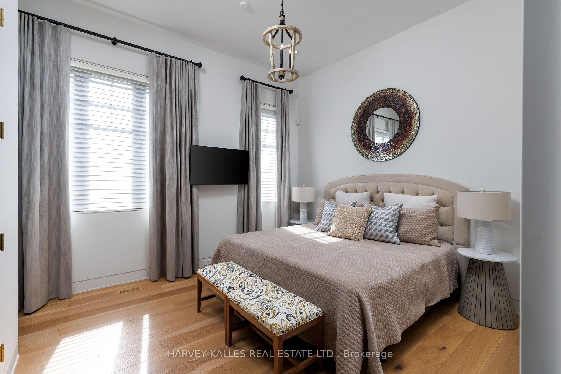 Photo 39 of 66 Thorncrest Road, Etobicoke, Princess-Rosethorn — HOMEH
