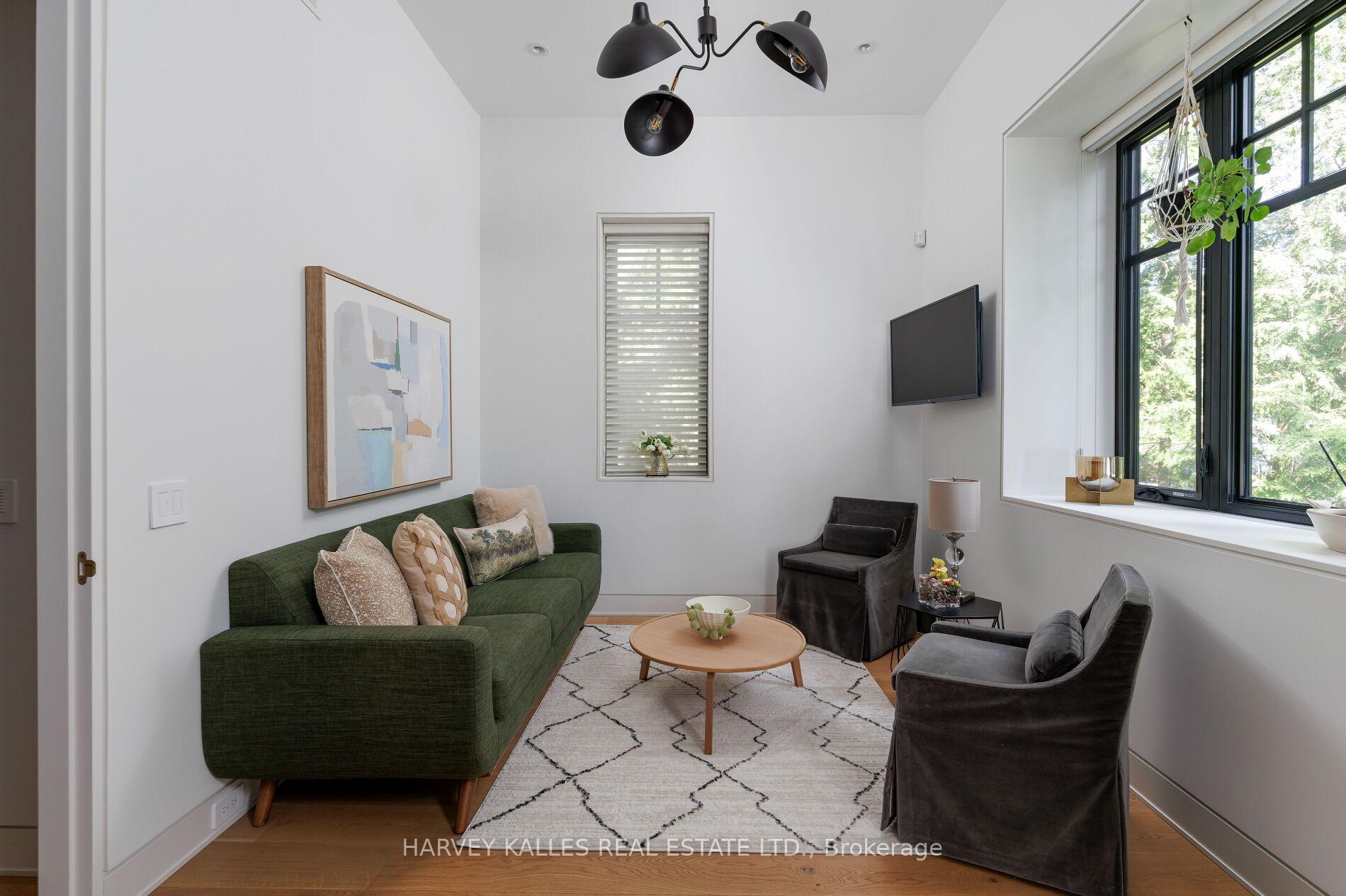 Photo 42 of 66 Thorncrest Road, Etobicoke, Princess-Rosethorn — HOMEH