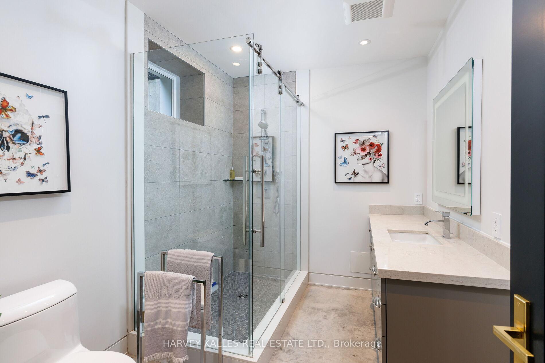 Photo 49 of 66 Thorncrest Road, Etobicoke, Princess-Rosethorn — HOMEH