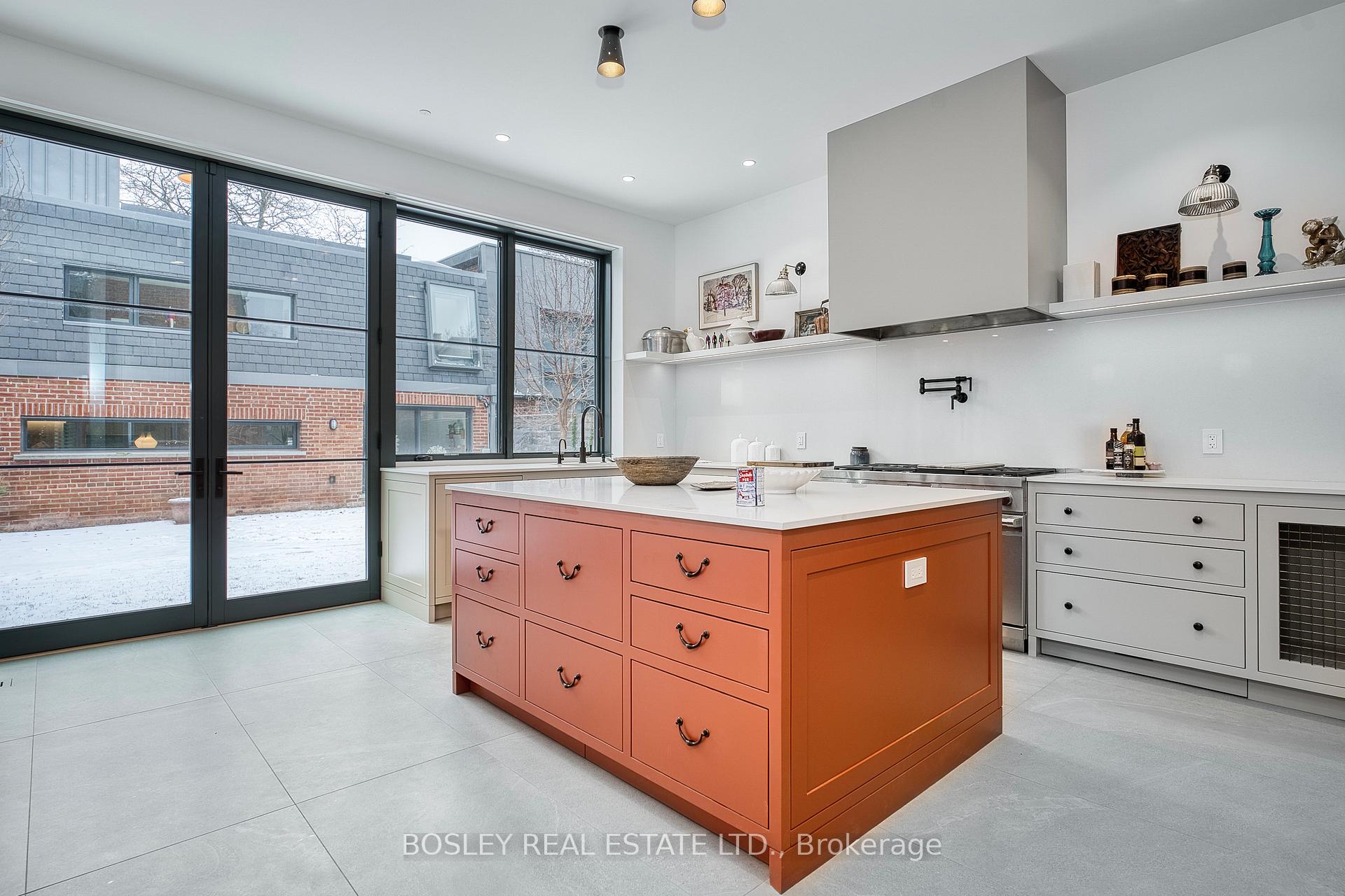 Photo 11 of 34 Beaconsfield Avenue, Toronto, Little Portugal — HOMEH