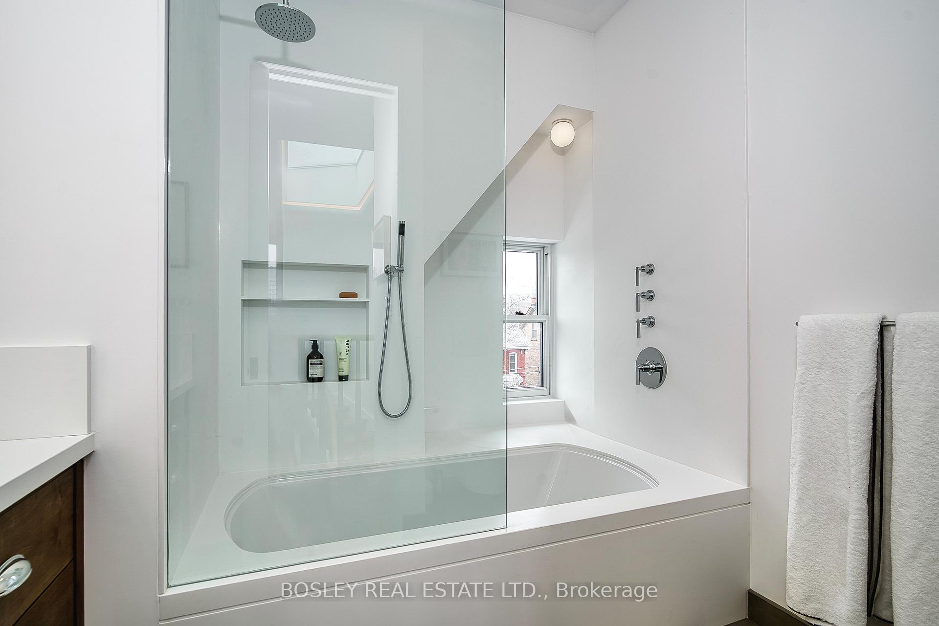 Photo 31 of 34 Beaconsfield Avenue, Toronto, Little Portugal — HOMEH
