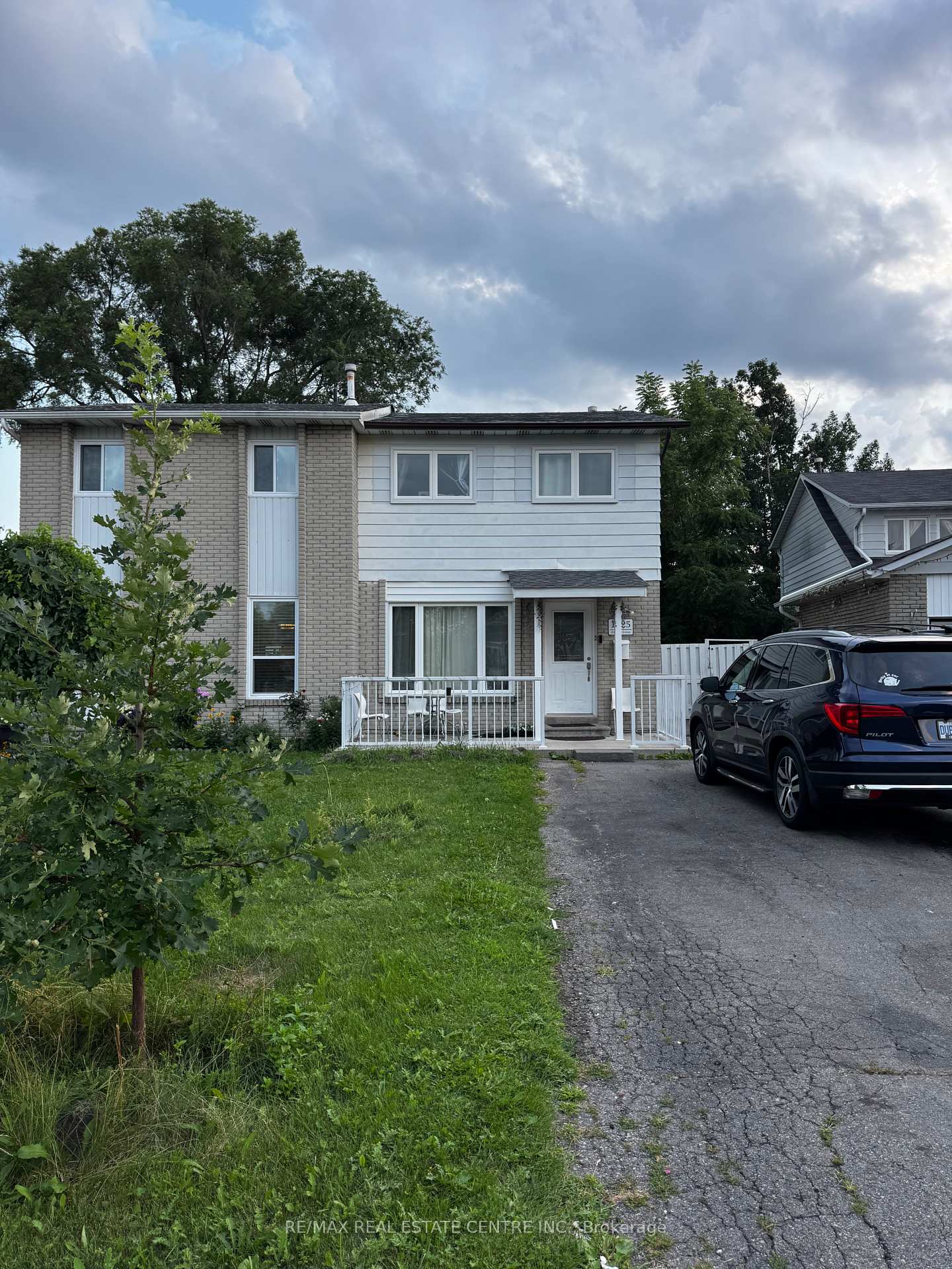 Front of Unit Lower Level, 1025 Blairholm Avenue