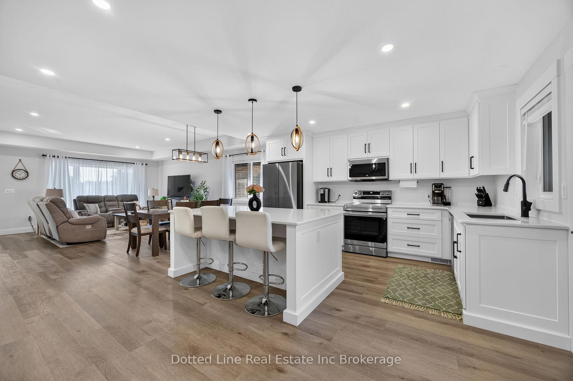 Photo 5 of 18 Walnut Drive, Tillsonburg — HOMEH