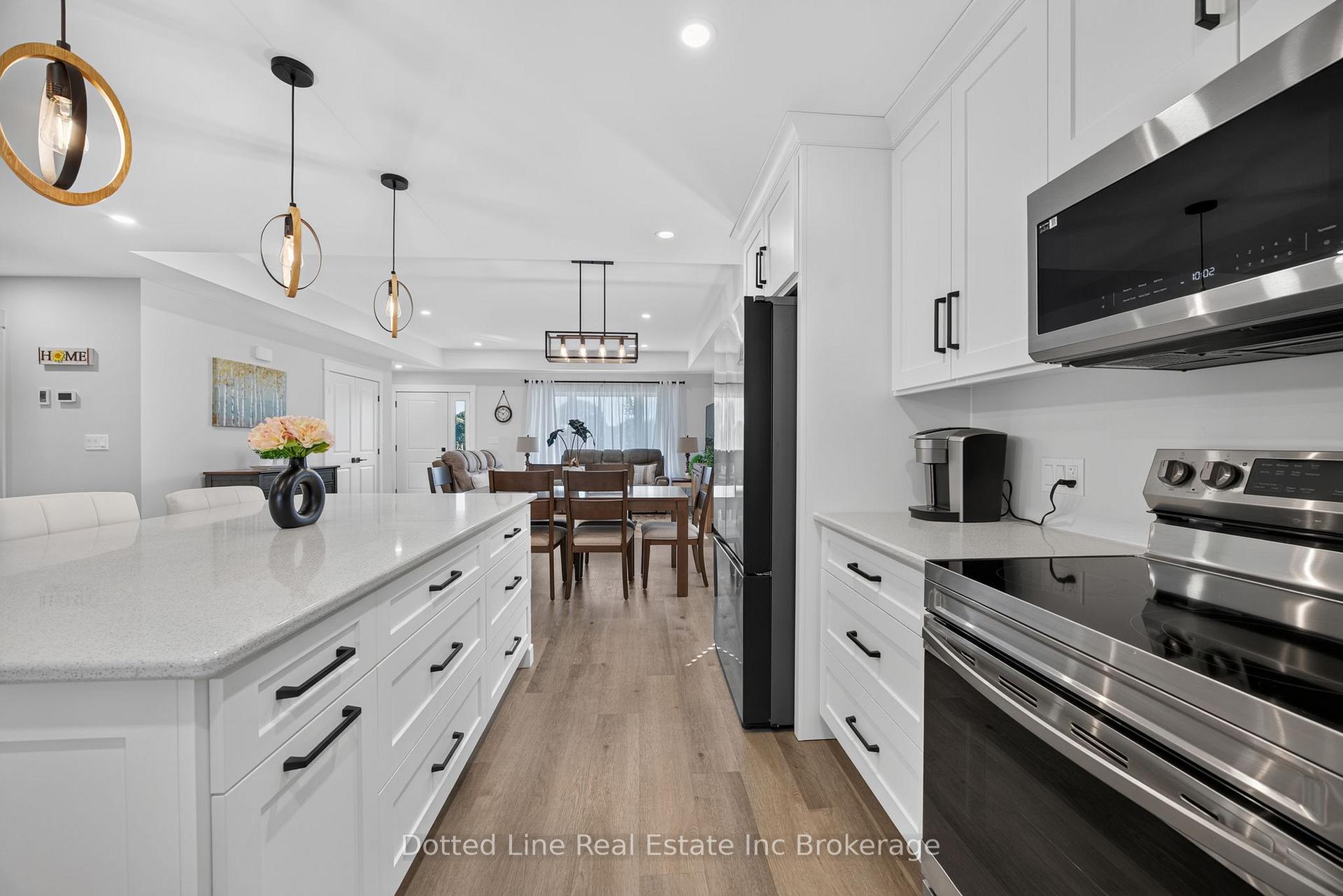 Photo 6 of 18 Walnut Drive, Tillsonburg — HOMEH