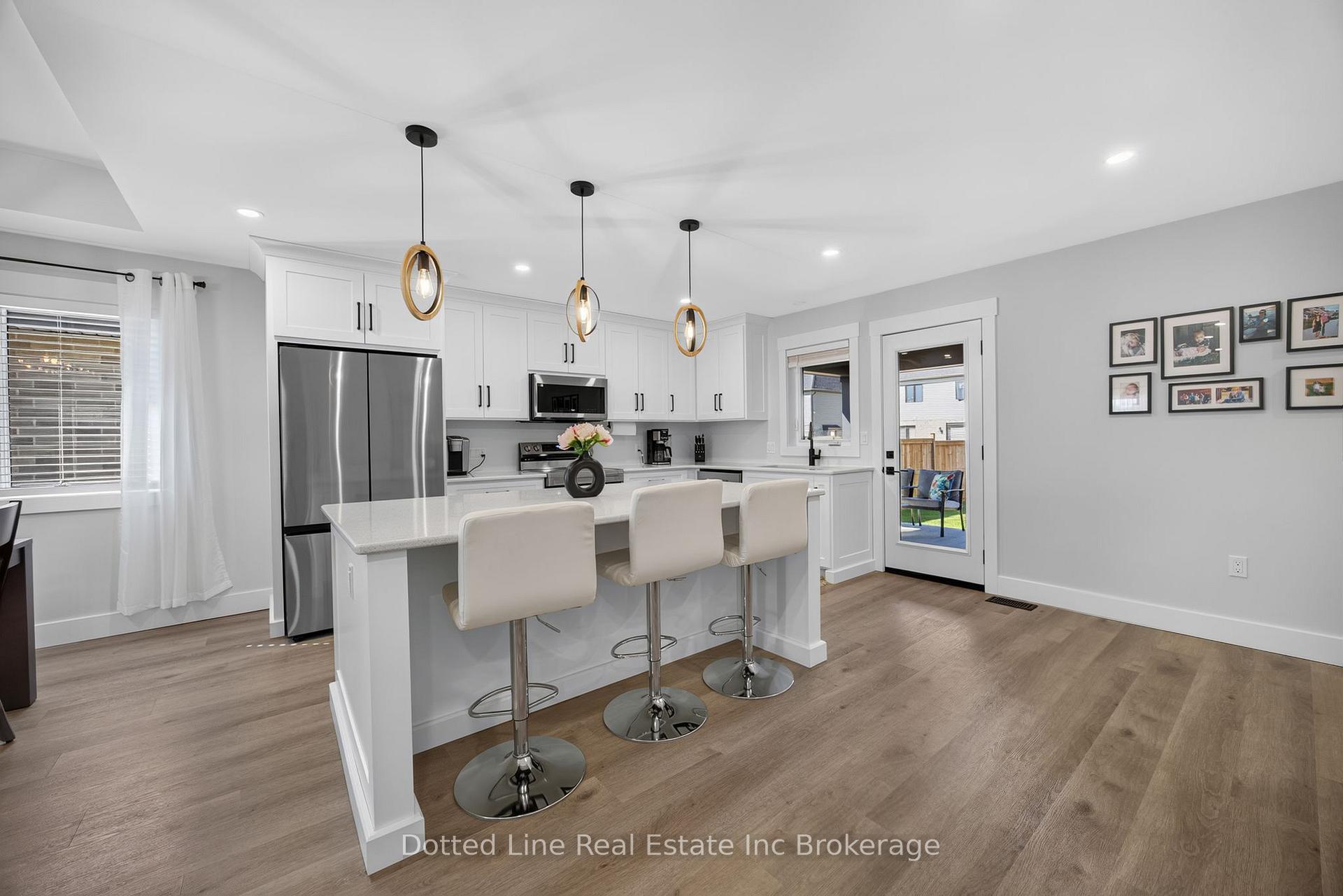 Photo 7 of 18 Walnut Drive, Tillsonburg — HOMEH