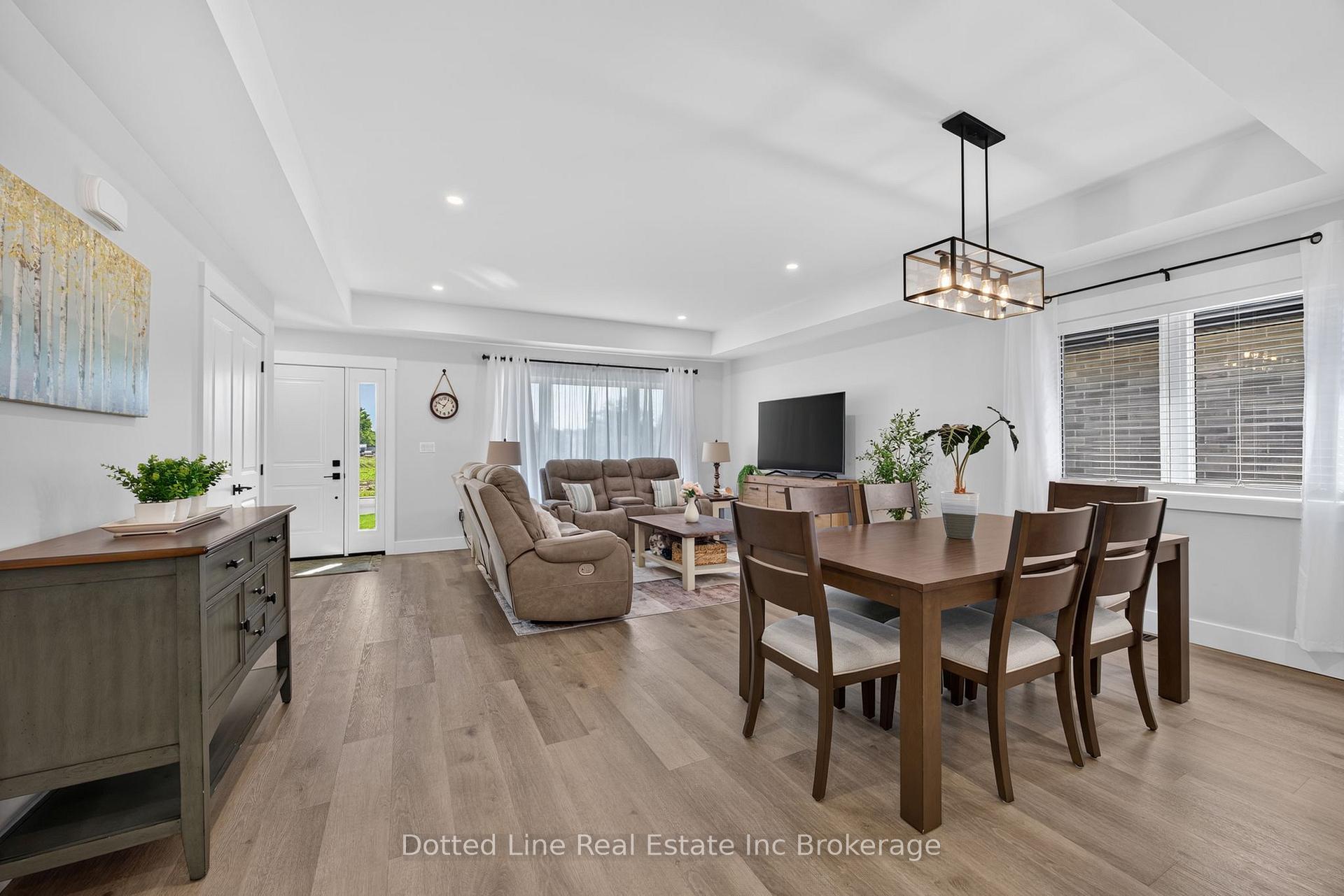 Photo 9 of 18 Walnut Drive, Tillsonburg — HOMEH