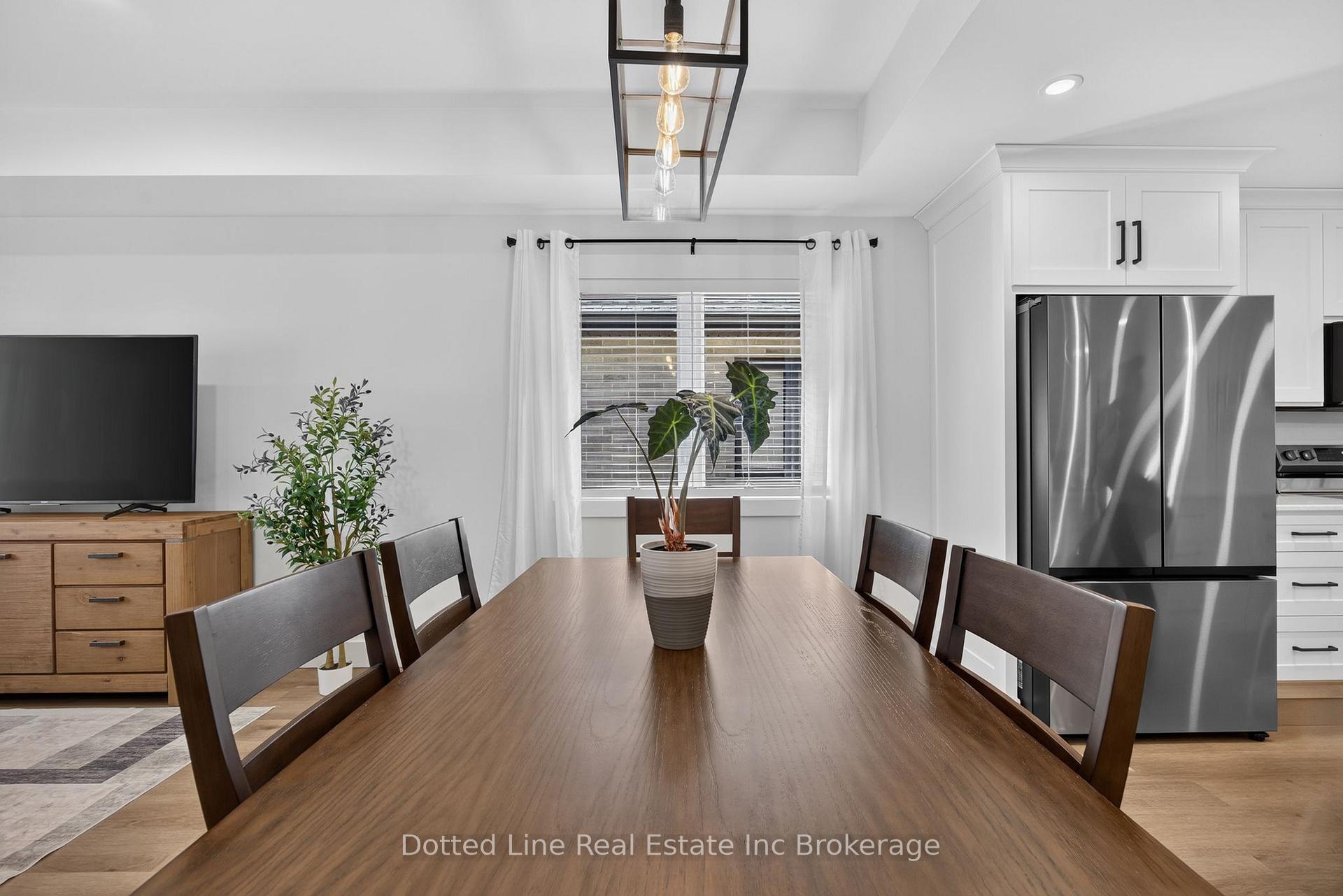 Photo 10 of 18 Walnut Drive, Tillsonburg — HOMEH