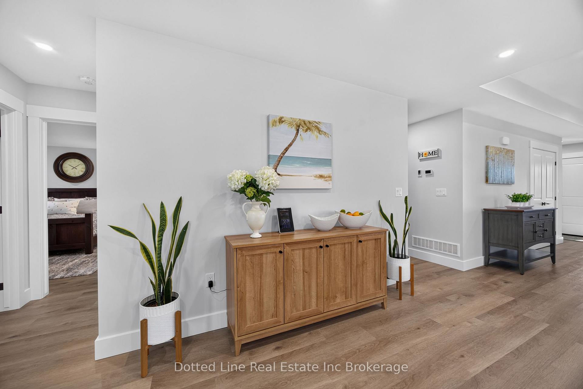 Photo 11 of 18 Walnut Drive, Tillsonburg — HOMEH