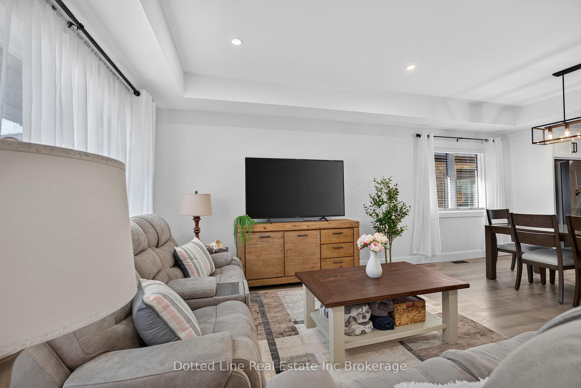 Photo 14 of 18 Walnut Drive, Tillsonburg — HOMEH