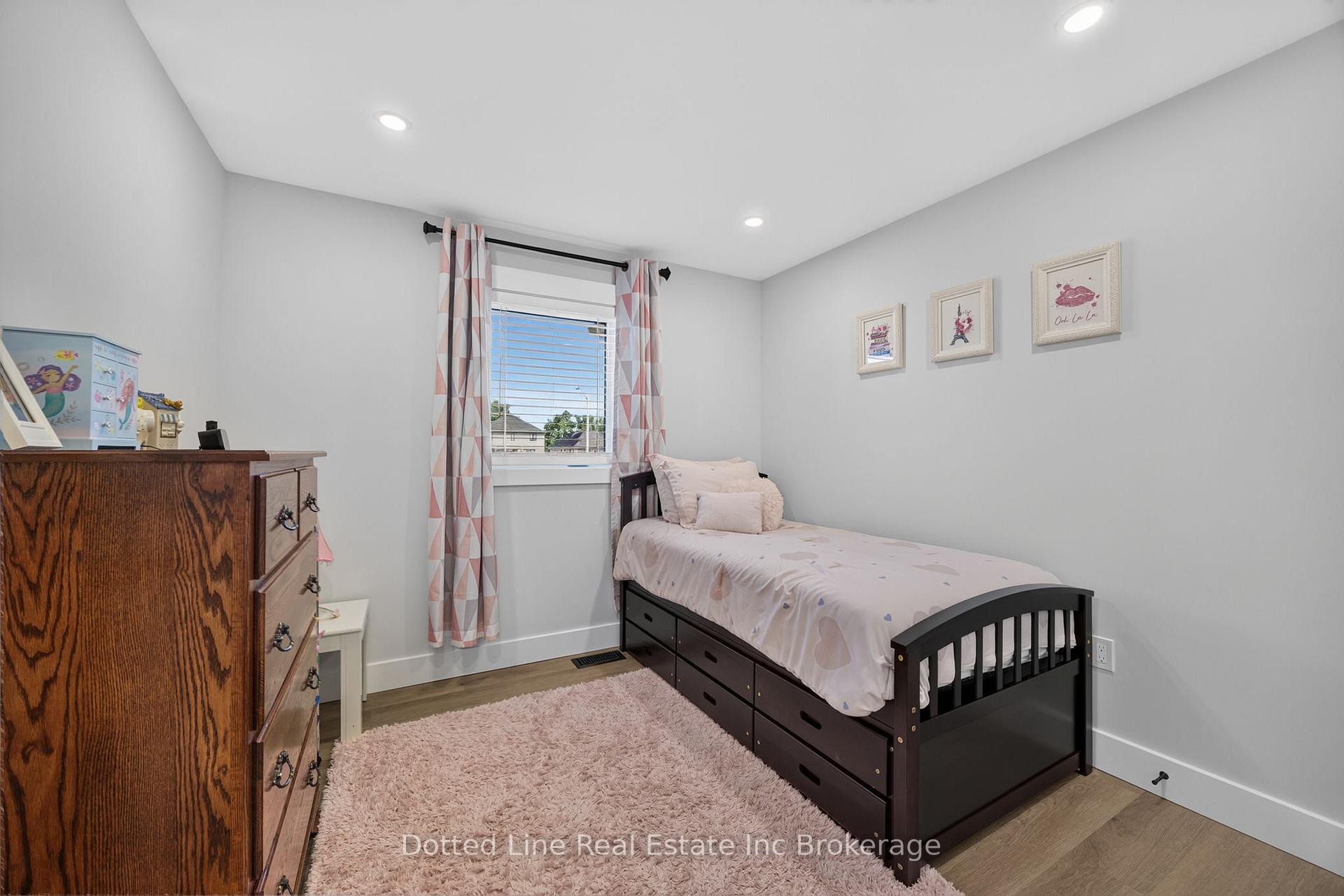 Photo 19 of 18 Walnut Drive, Tillsonburg — HOMEH