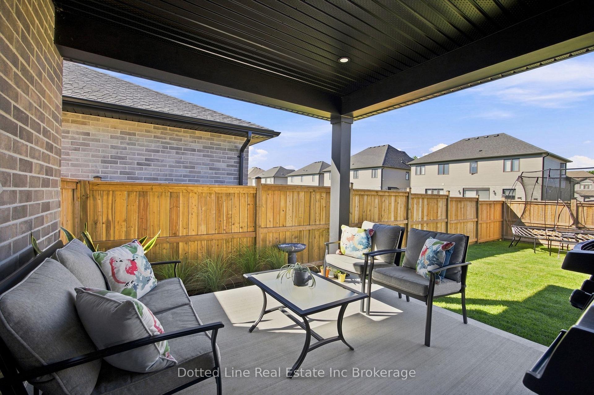 Photo 24 of 18 Walnut Drive, Tillsonburg — HOMEH