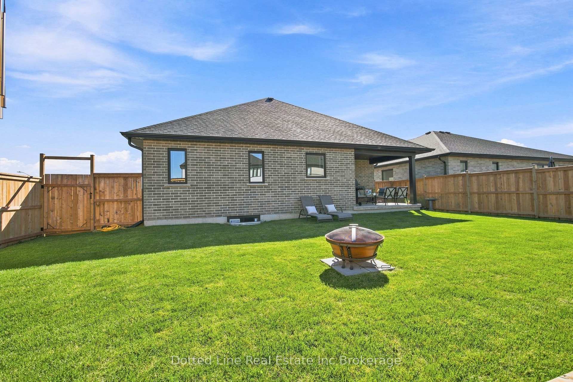 Photo 25 of 18 Walnut Drive, Tillsonburg — HOMEH