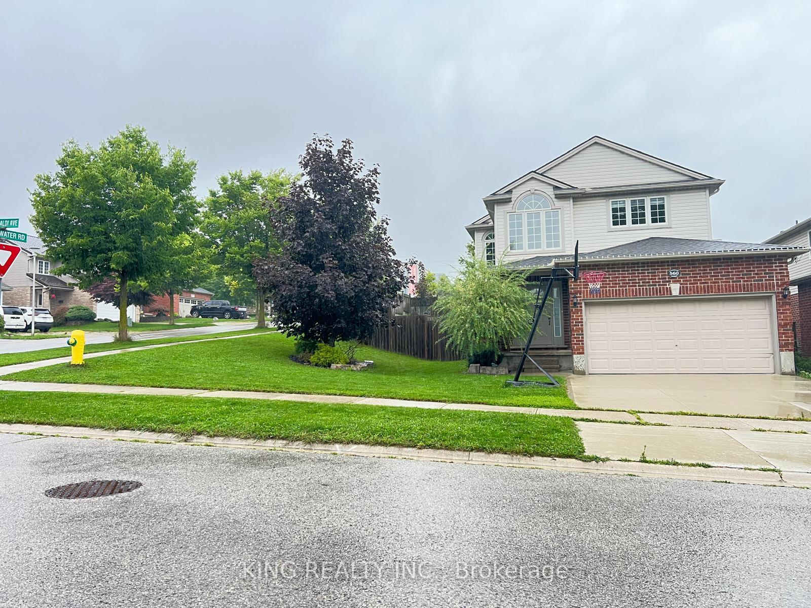 Photo 8 of 560 Garibaldi Avenue, London, North B — HOMEH