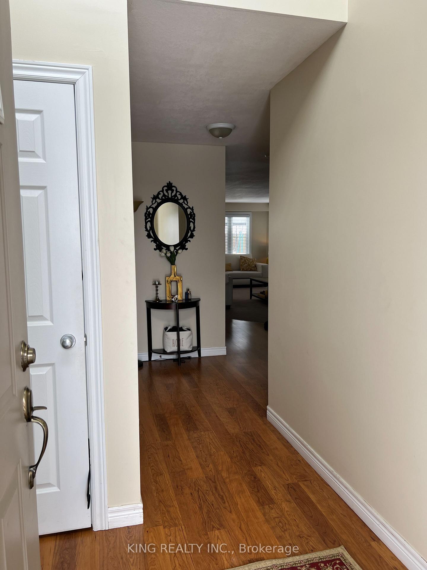 Photo 10 of 560 Garibaldi Avenue, London, North B — HOMEH