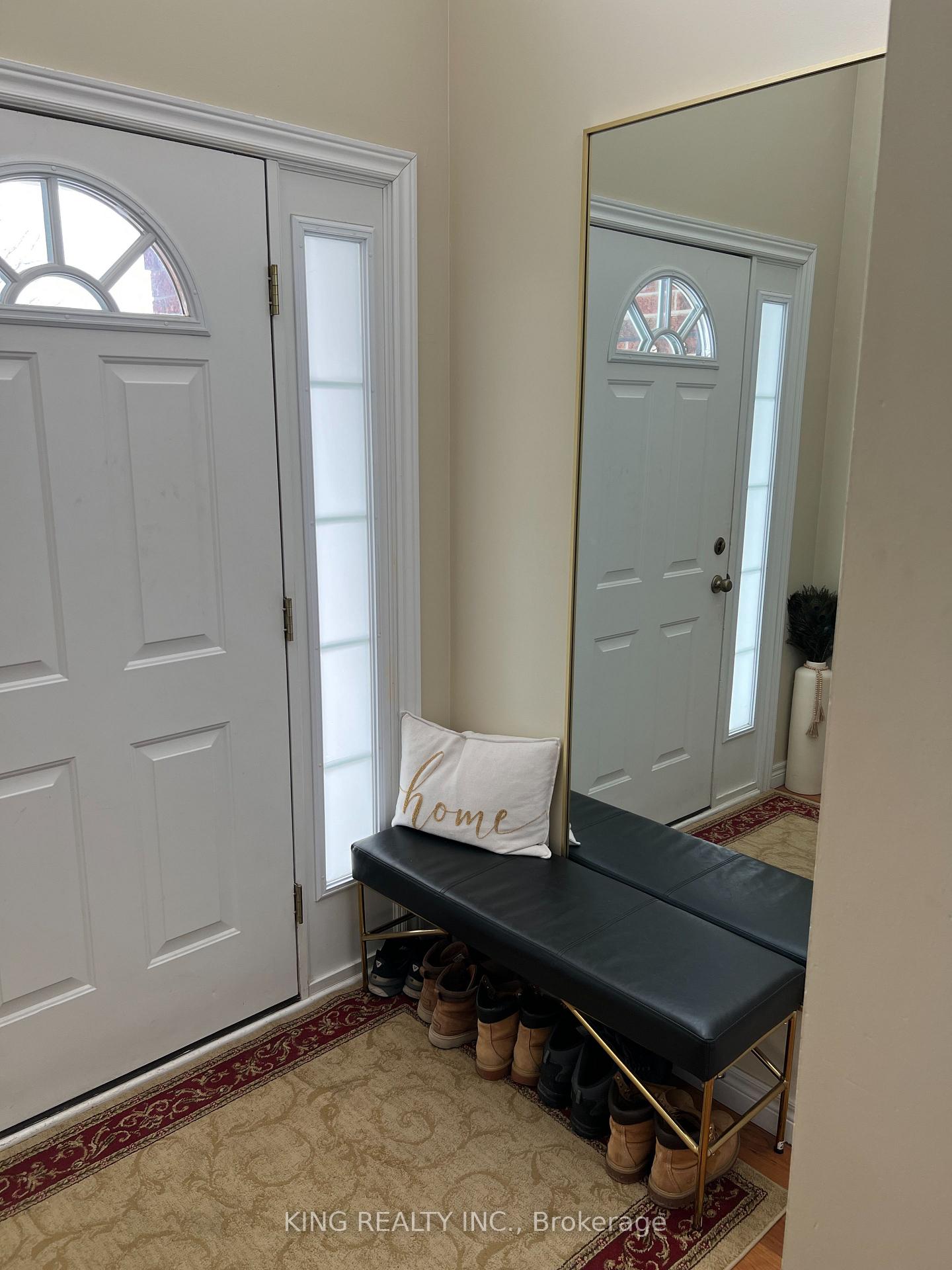 Photo 11 of 560 Garibaldi Avenue, London, North B — HOMEH