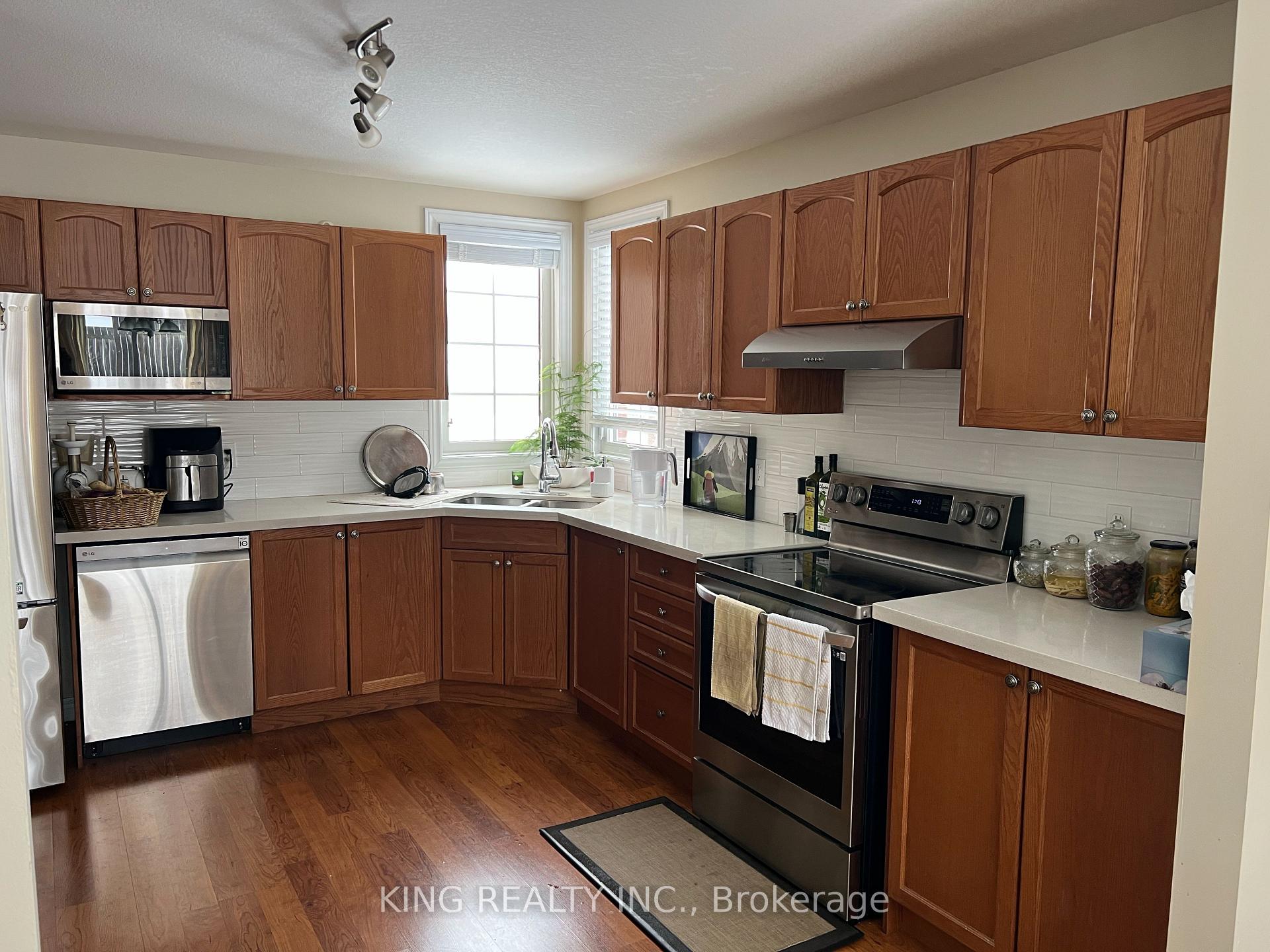Photo 20 of 560 Garibaldi Avenue, London, North B — HOMEH