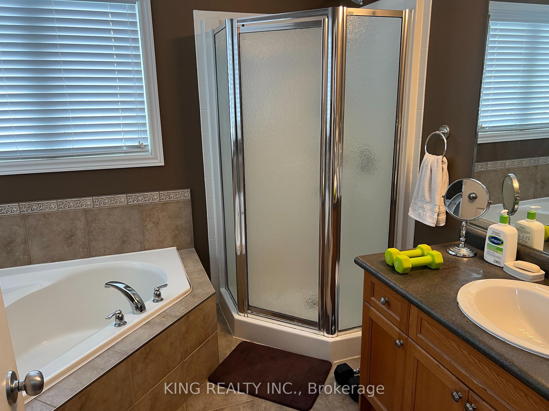 Photo 25 of 560 Garibaldi Avenue, London, North B — HOMEH
