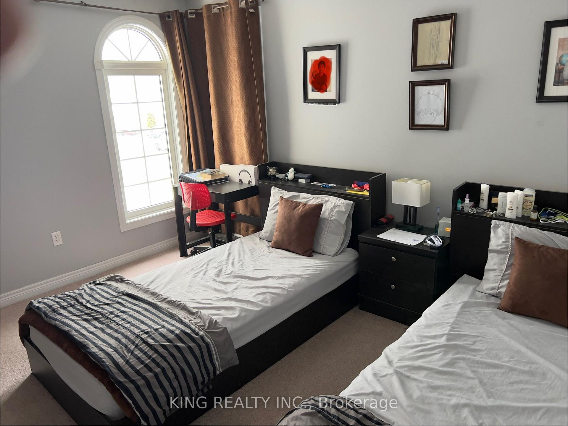 Photo 27 of 560 Garibaldi Avenue, London, North B — HOMEH
