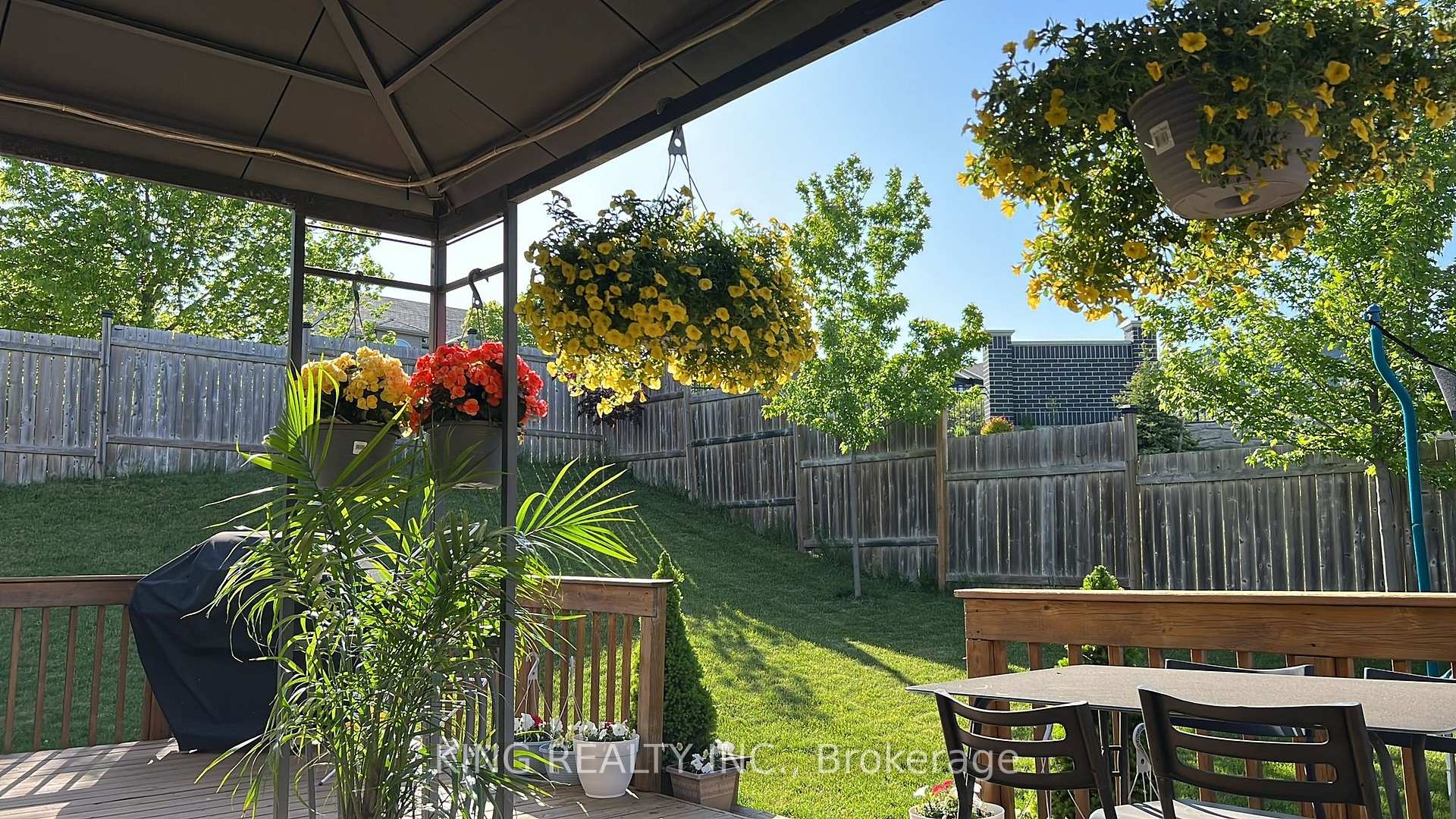 Photo 40 of 560 Garibaldi Avenue, London, North B — HOMEH
