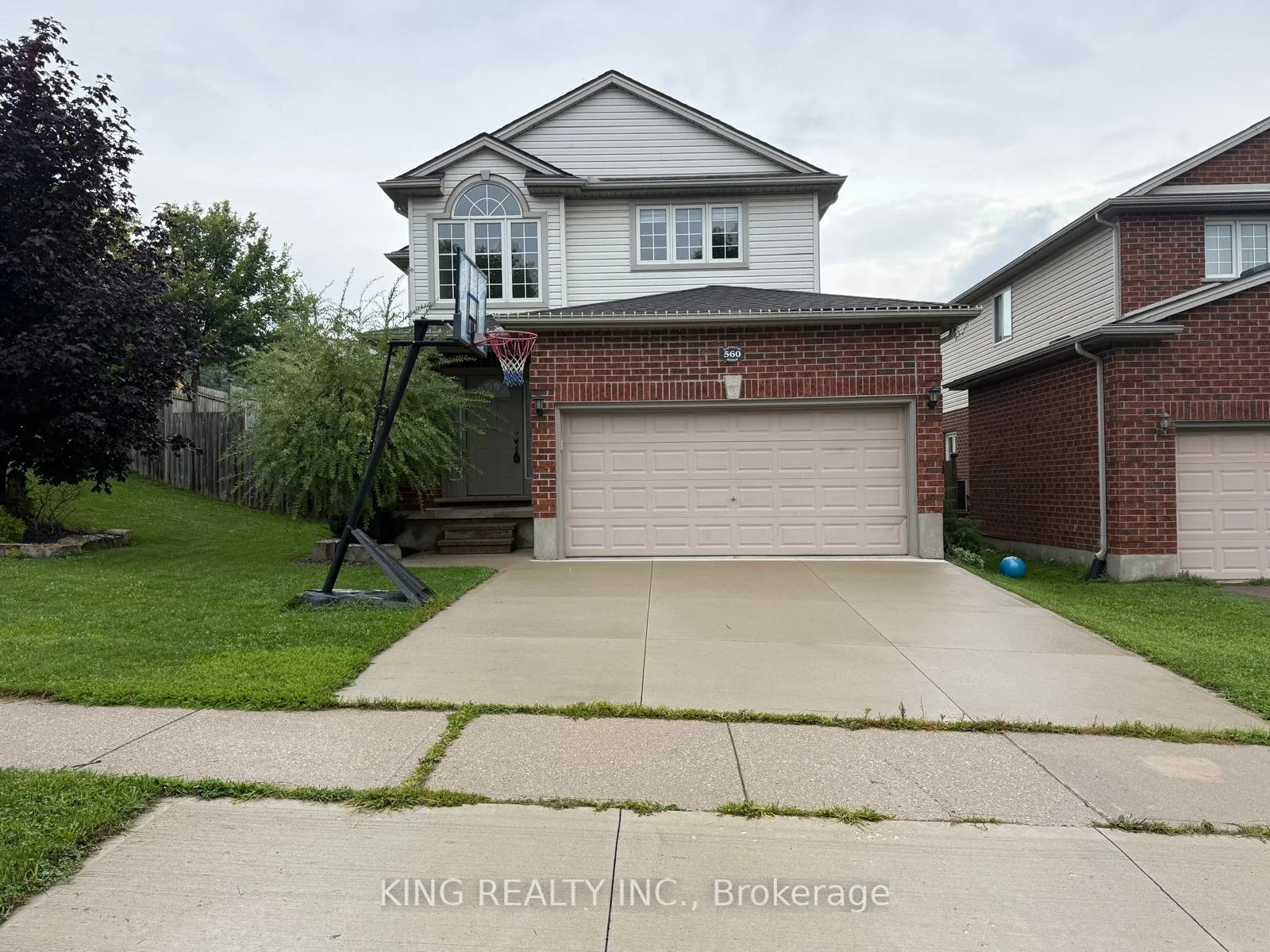 Photo 3 of 560 Garibaldi Avenue, London, North B — HOMEH