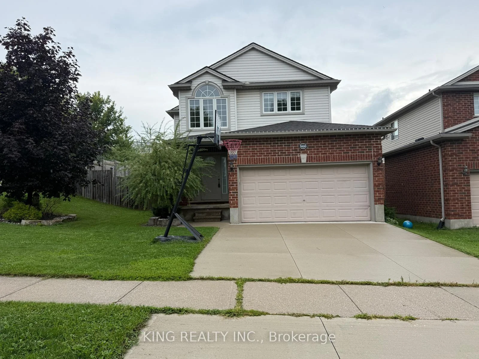 Photo 5 of 560 Garibaldi Avenue, London, North B — HOMEH