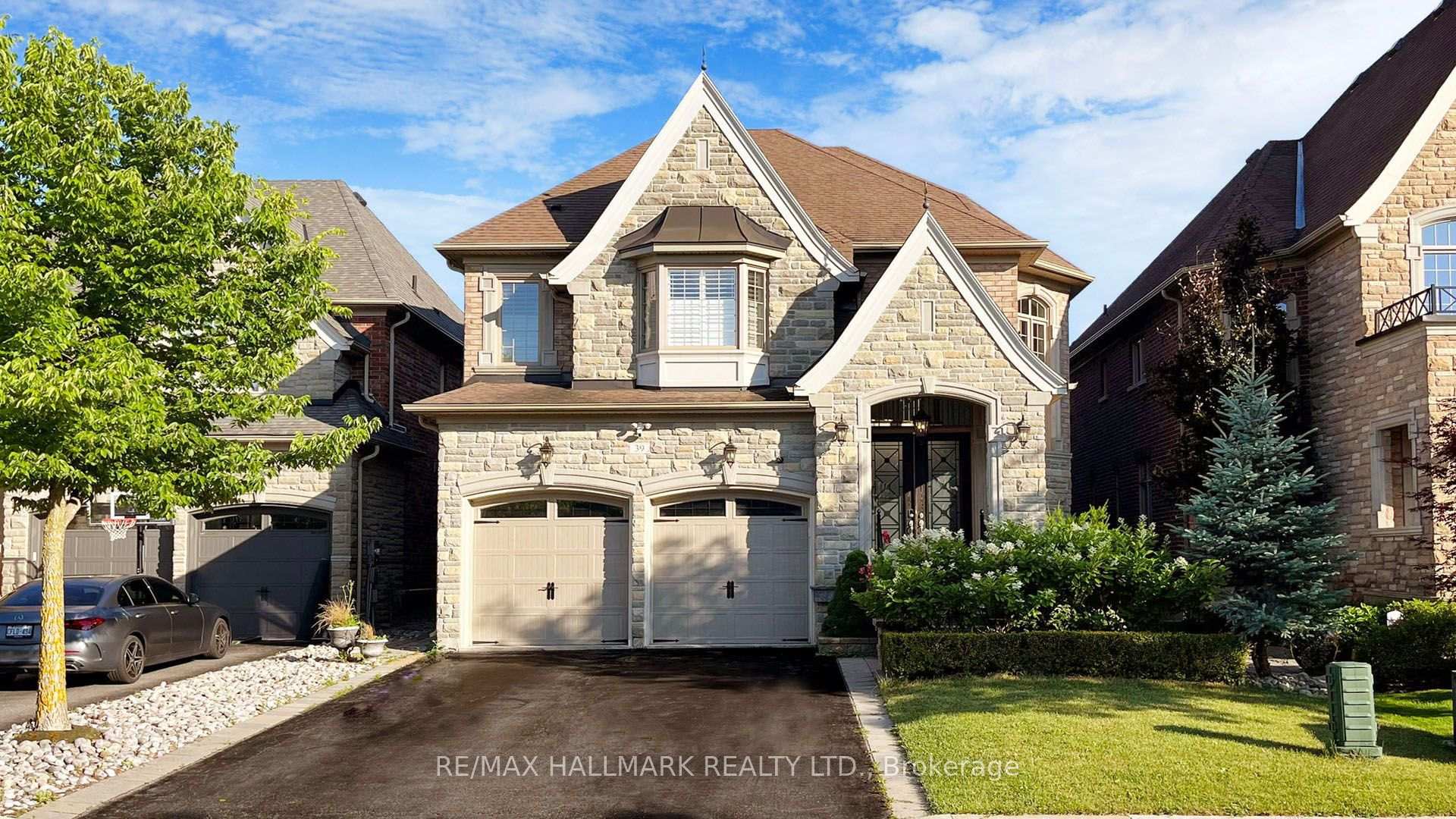 Photo 1 of 39 Lilly Valley Crescent, King, King City — HOMEH