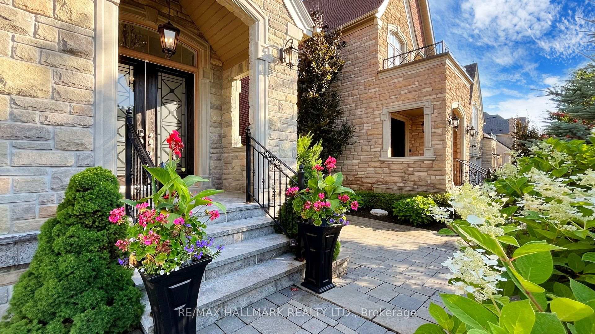 Photo 3 of 39 Lilly Valley Crescent, King, King City — HOMEH