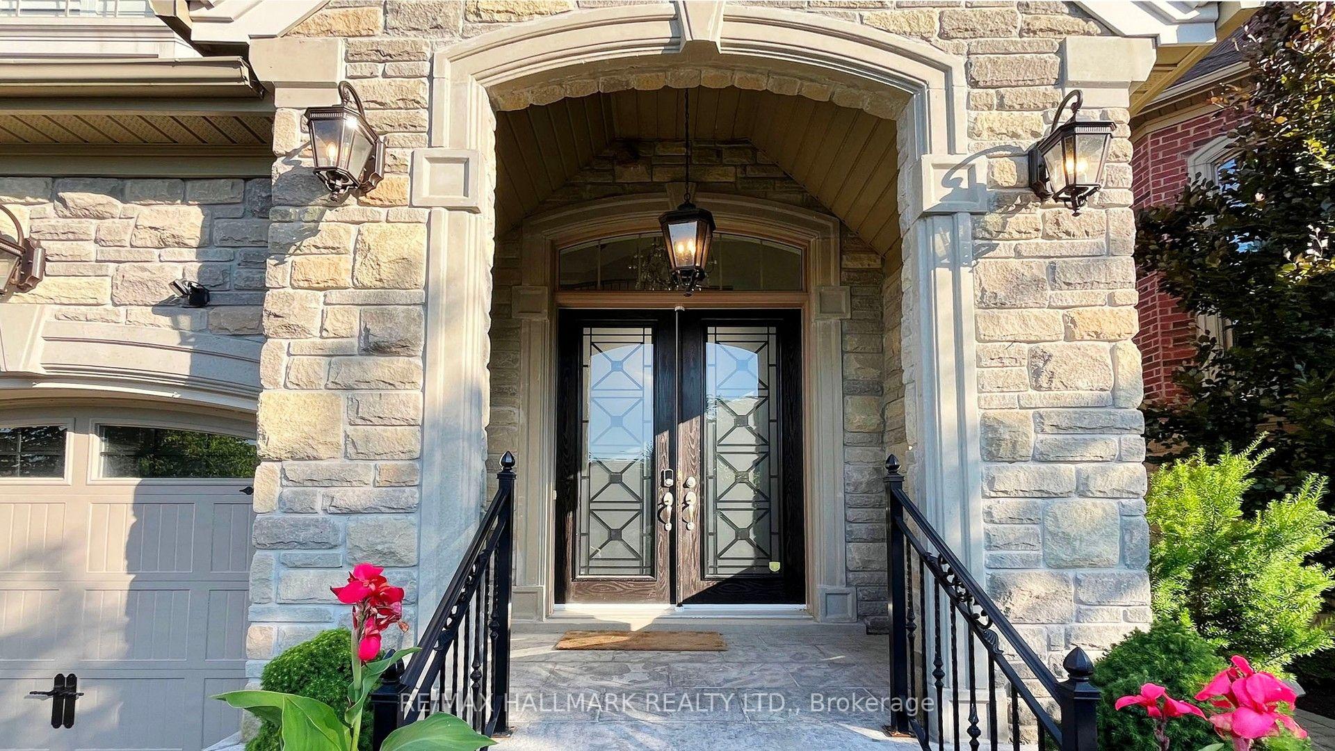 Photo 4 of 39 Lilly Valley Crescent, King, King City — HOMEH