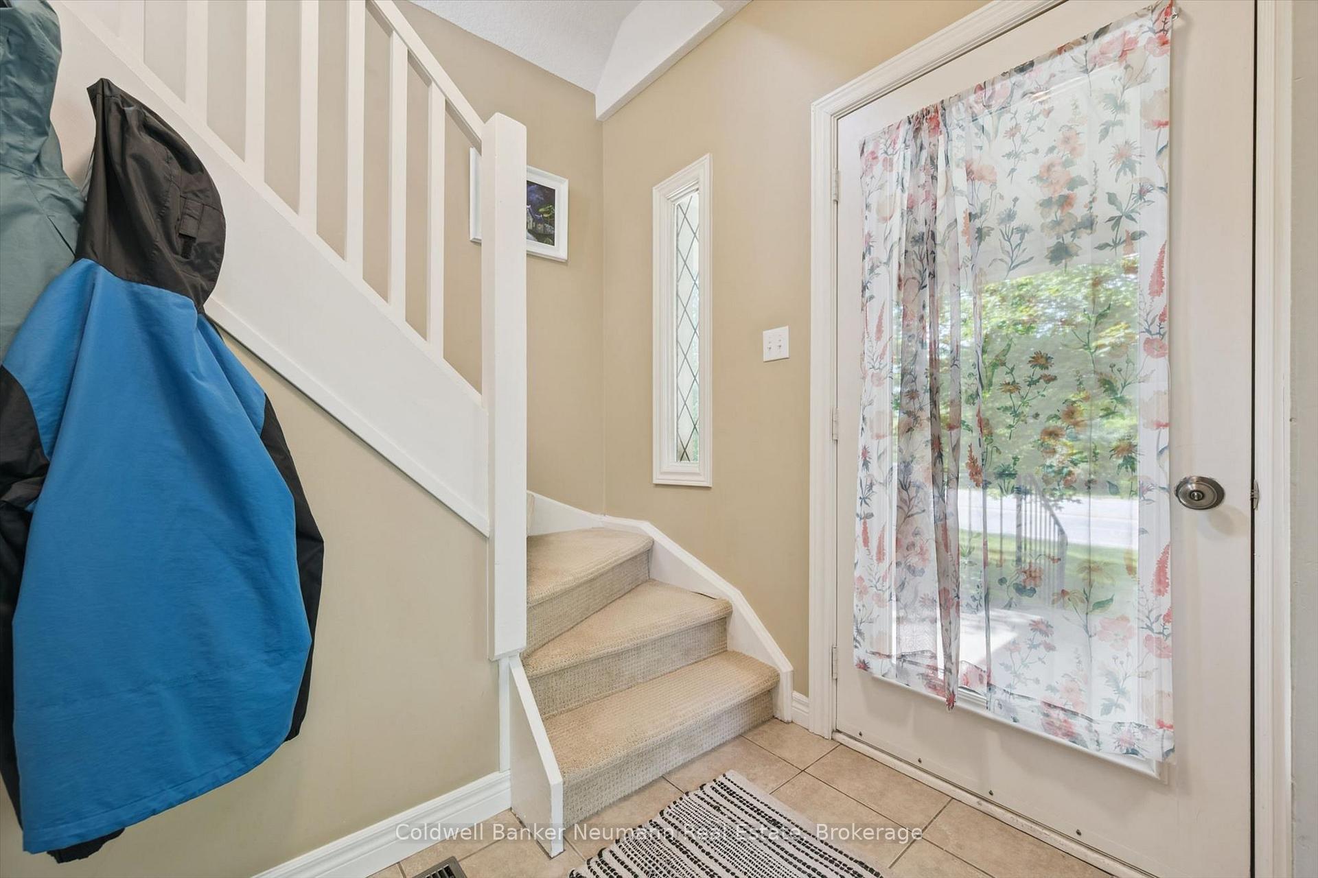 Photo 8 of 527 Stone Road E, Guelph, York/Watson Industrial Park — HOMEH