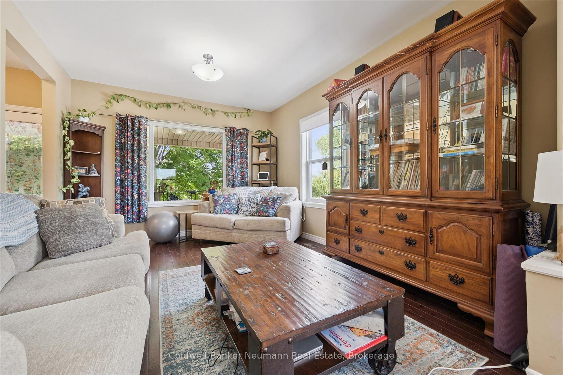 Photo 12 of 527 Stone Road E, Guelph, York/Watson Industrial Park — HOMEH