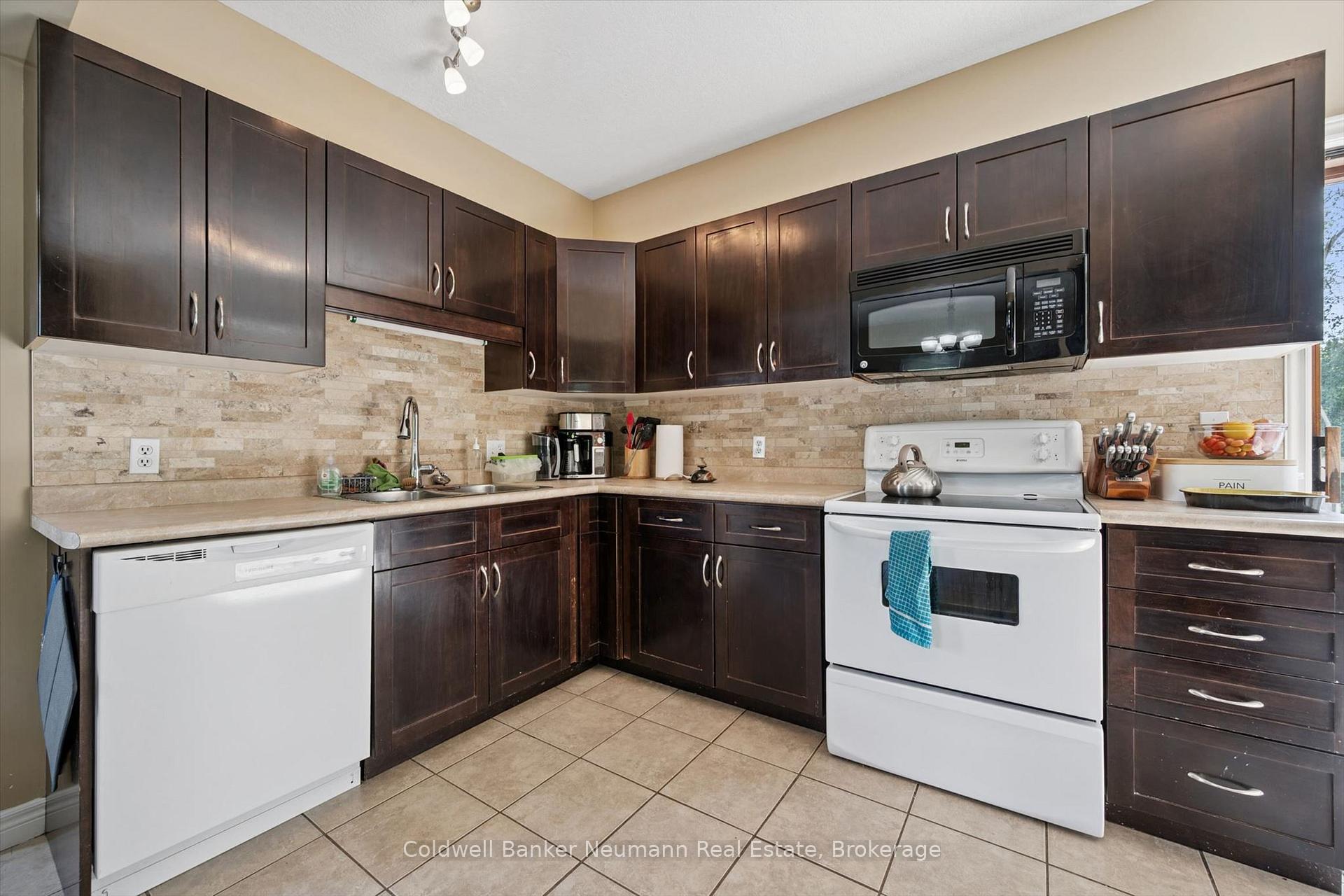 Photo 16 of 527 Stone Road E, Guelph, York/Watson Industrial Park — HOMEH
