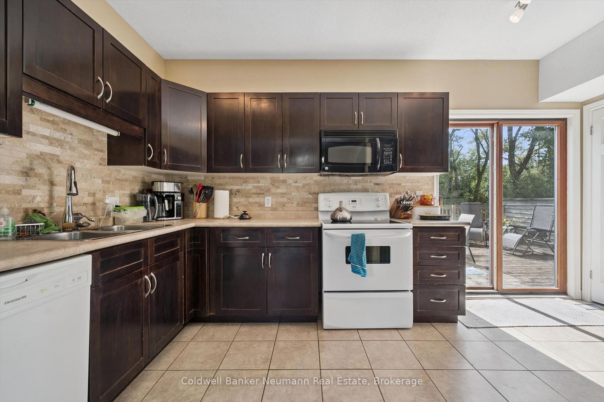 Photo 17 of 527 Stone Road E, Guelph, York/Watson Industrial Park — HOMEH