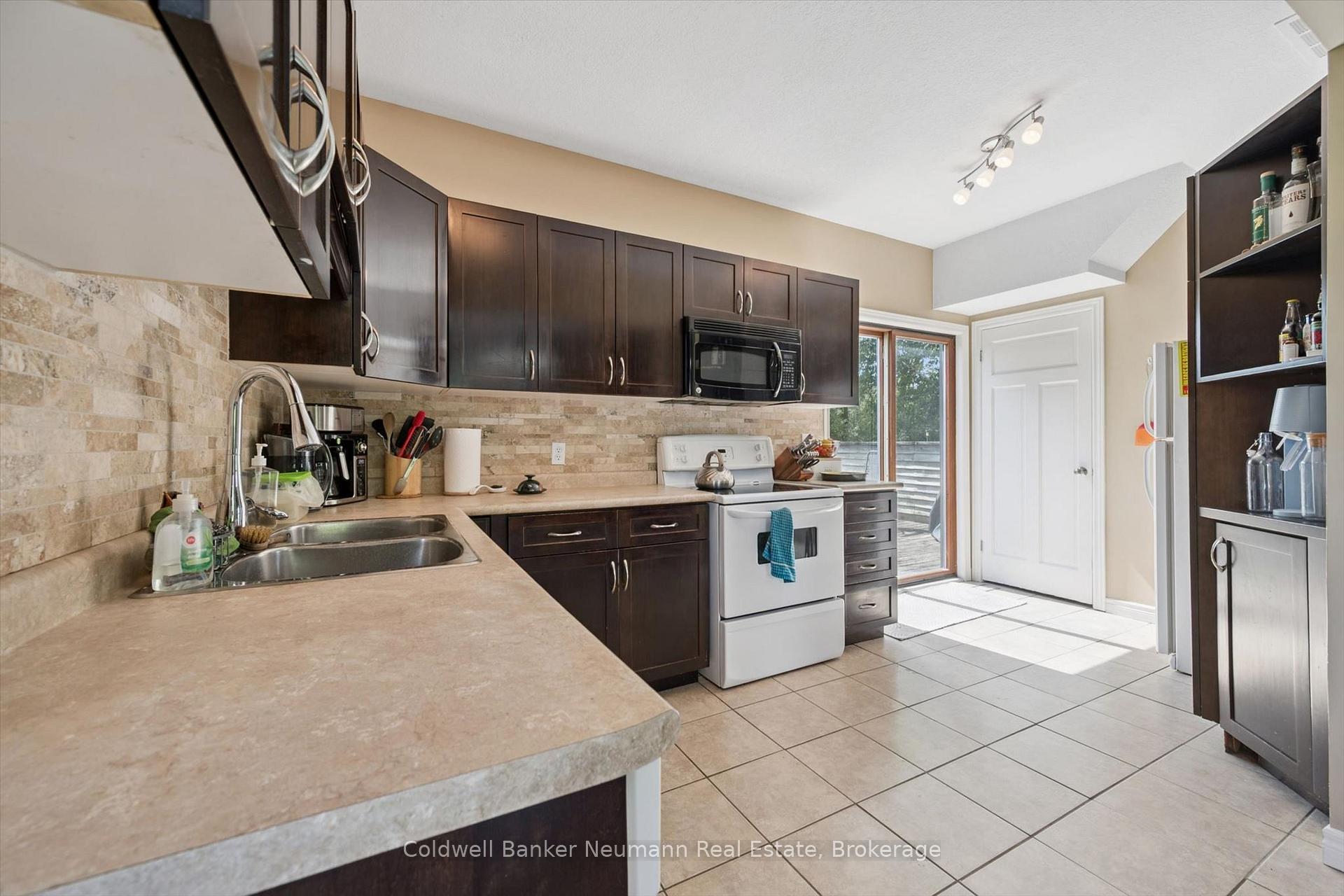 Photo 18 of 527 Stone Road E, Guelph, York/Watson Industrial Park — HOMEH