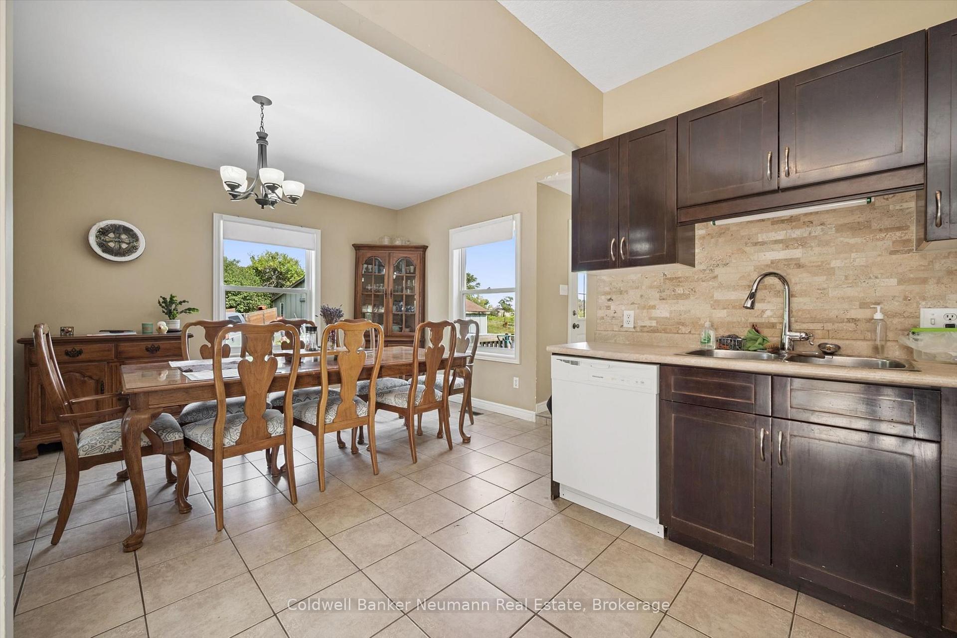 Photo 21 of 527 Stone Road E, Guelph, York/Watson Industrial Park — HOMEH