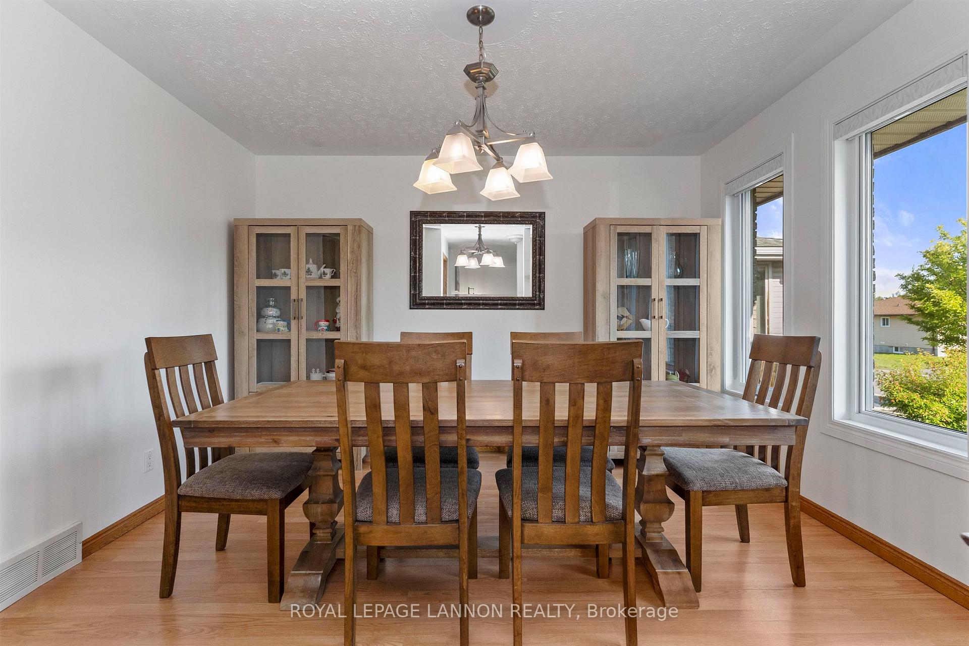 Photo 9 of 49 Wasco Drive, Thunder Bay, John Street South — HOMEH