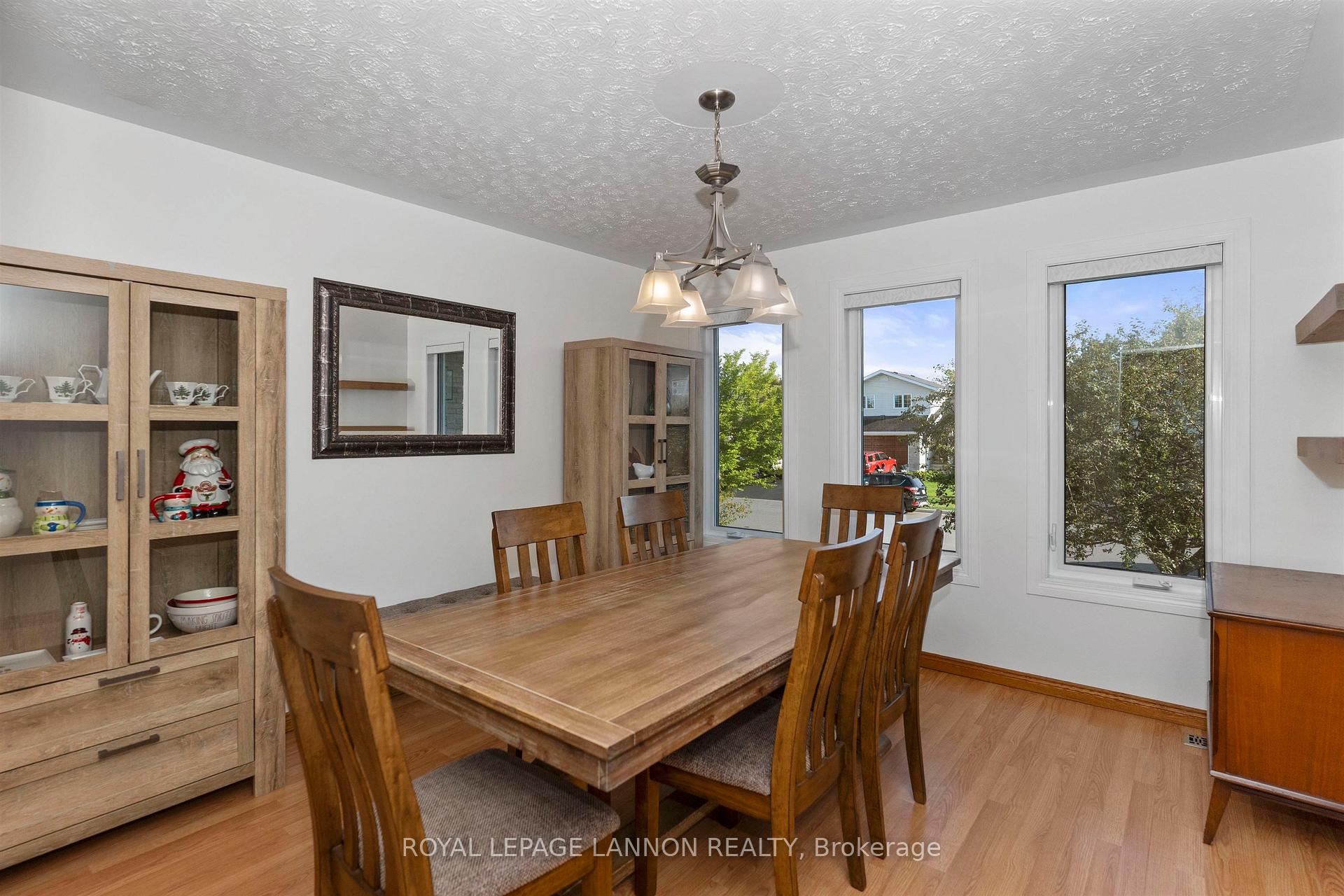 Photo 8 of 49 Wasco Drive, Thunder Bay, John Street South — HOMEH