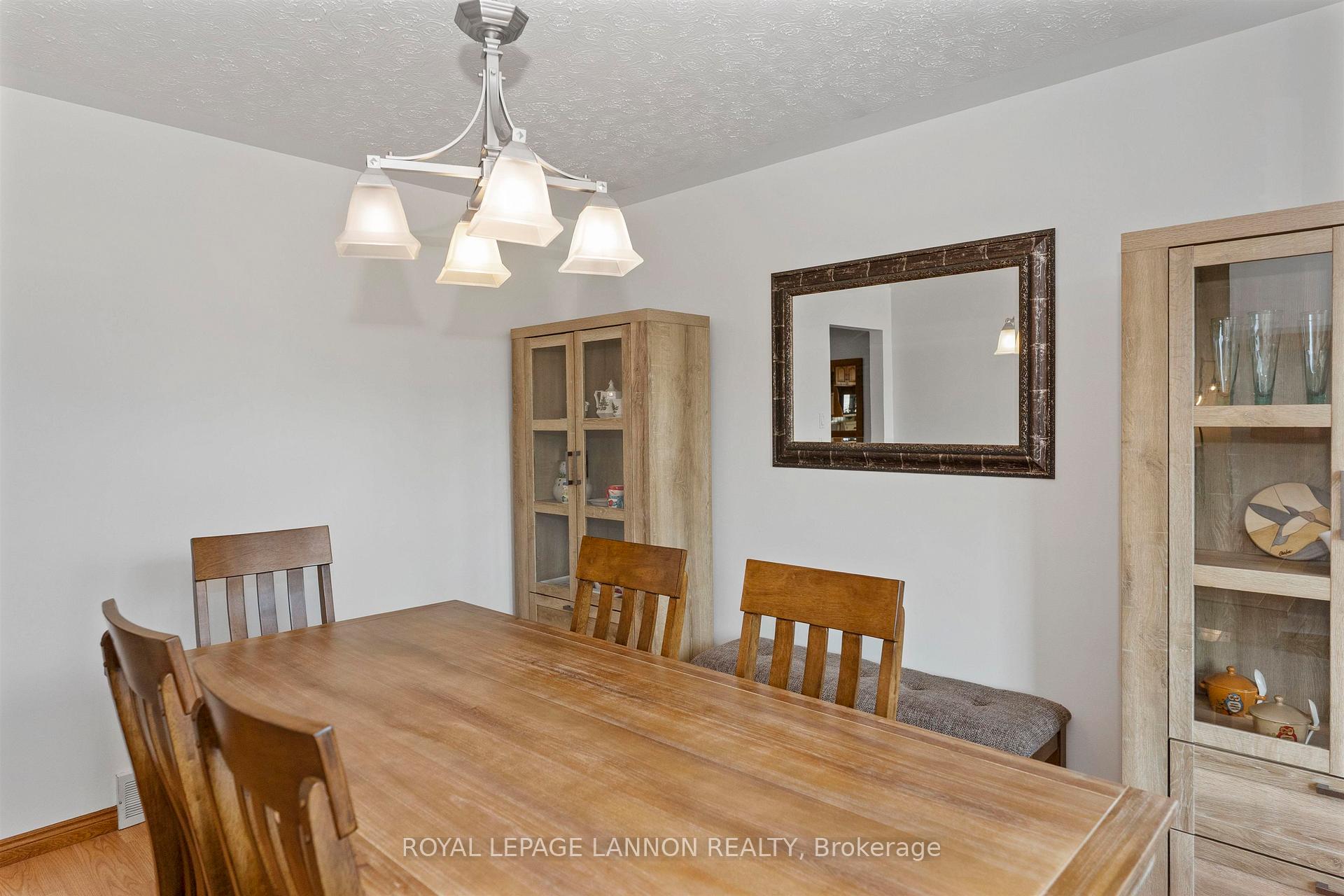 Photo 10 of 49 Wasco Drive, Thunder Bay, John Street South — HOMEH