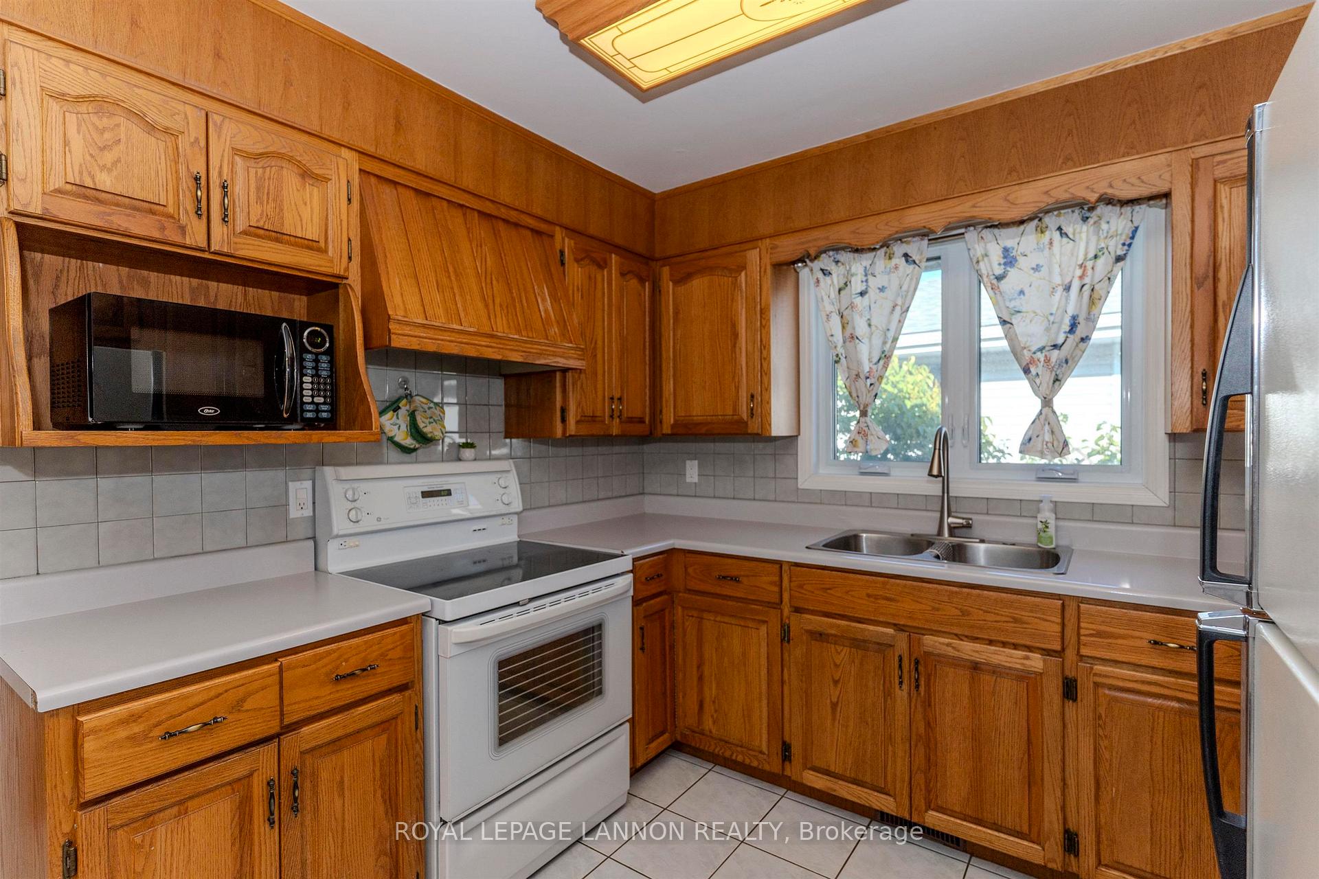 Photo 12 of 49 Wasco Drive, Thunder Bay, John Street South — HOMEH