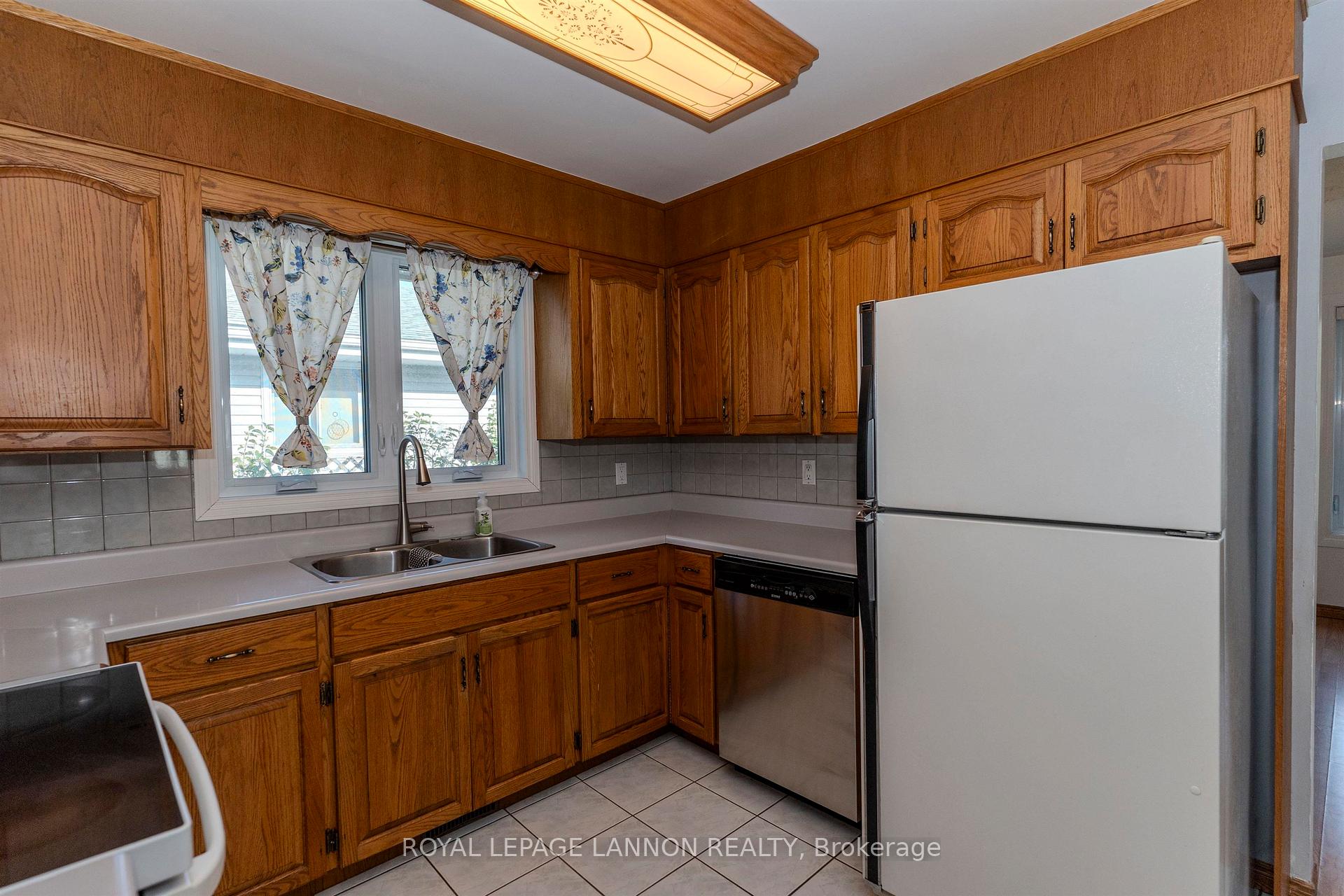 Photo 13 of 49 Wasco Drive, Thunder Bay, John Street South — HOMEH