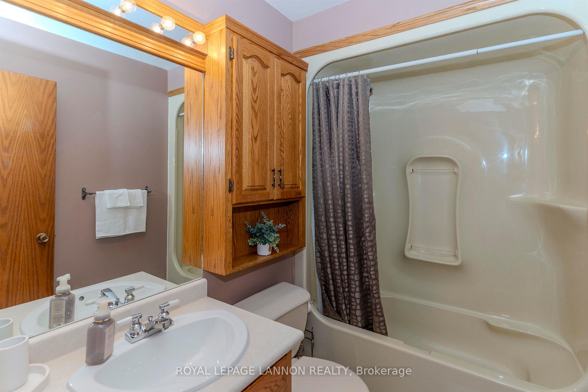 Photo 18 of 49 Wasco Drive, Thunder Bay, John Street South — HOMEH