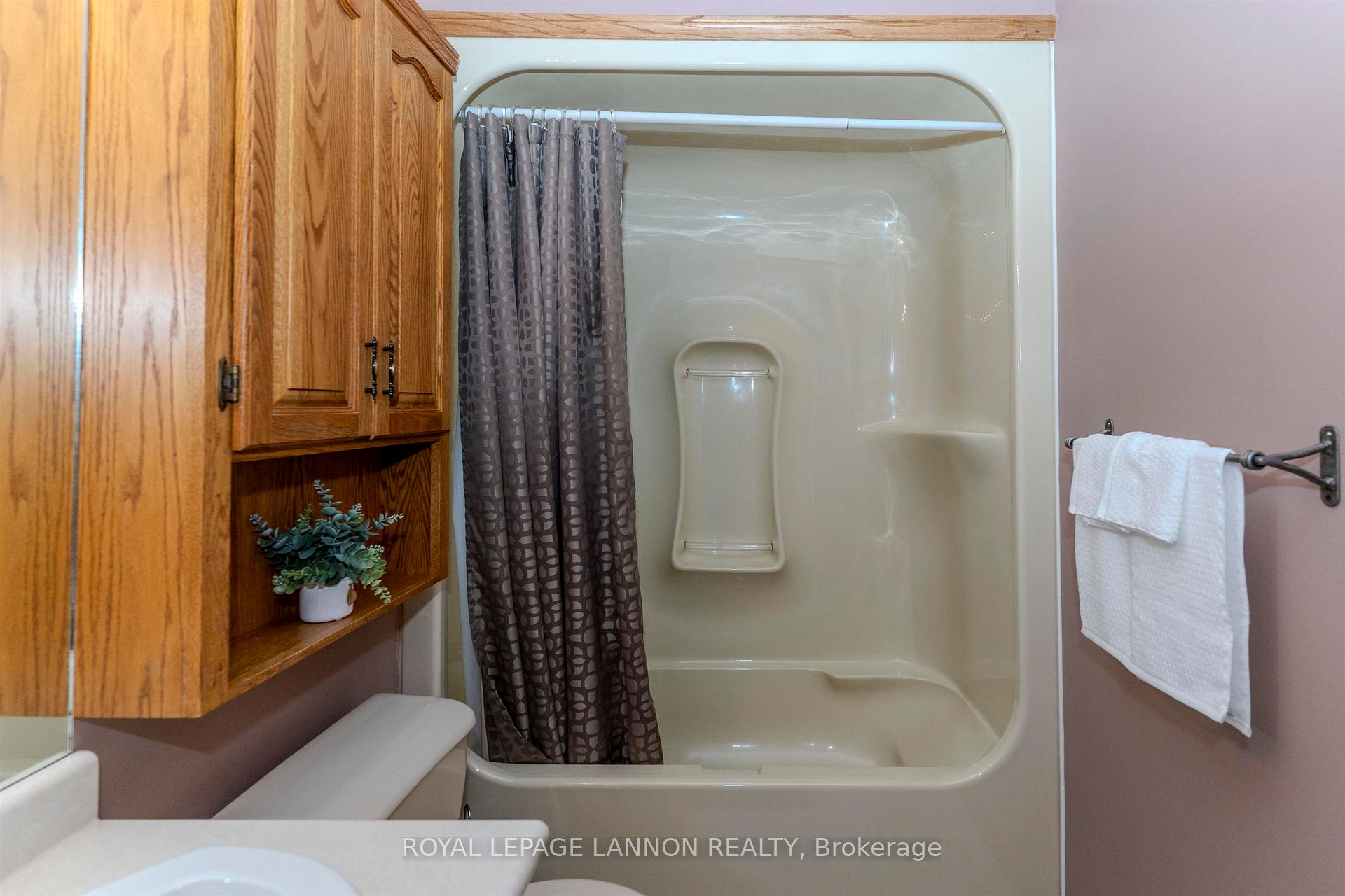 Photo 19 of 49 Wasco Drive, Thunder Bay, John Street South — HOMEH