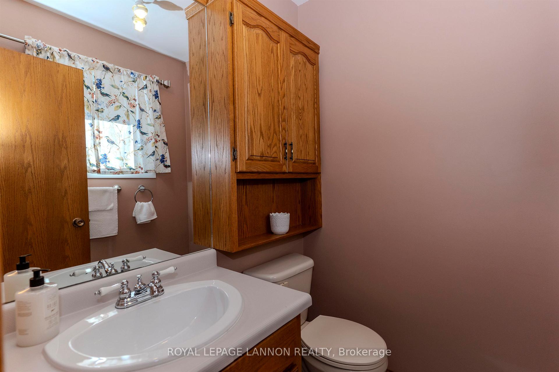 Photo 25 of 49 Wasco Drive, Thunder Bay, John Street South — HOMEH
